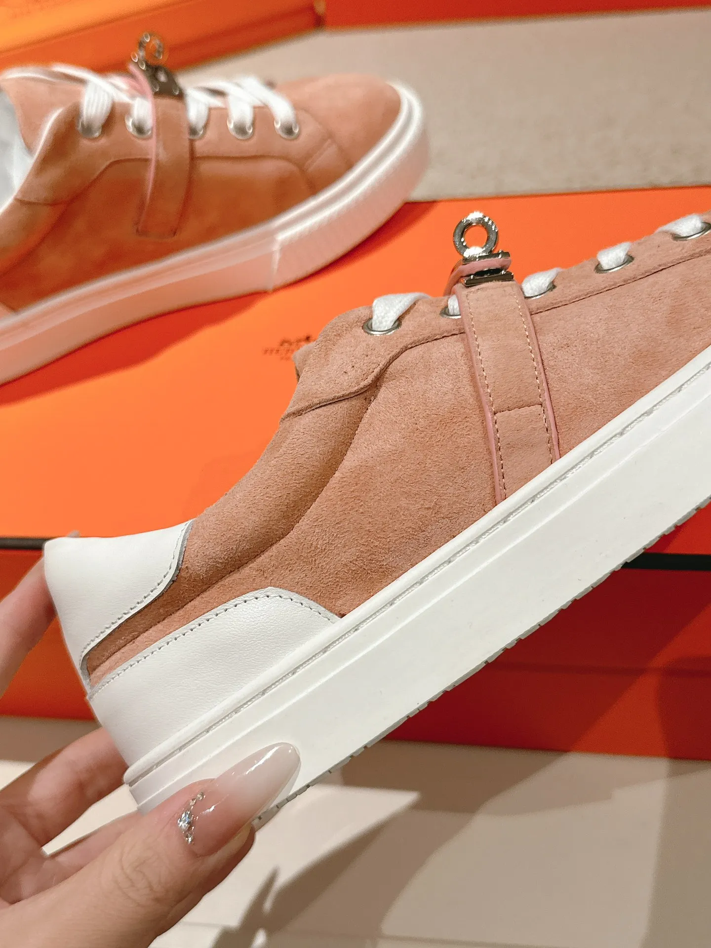 HERMÈS 厚底スニーカー ピンク カジュアルスタイル - 画像 (9)