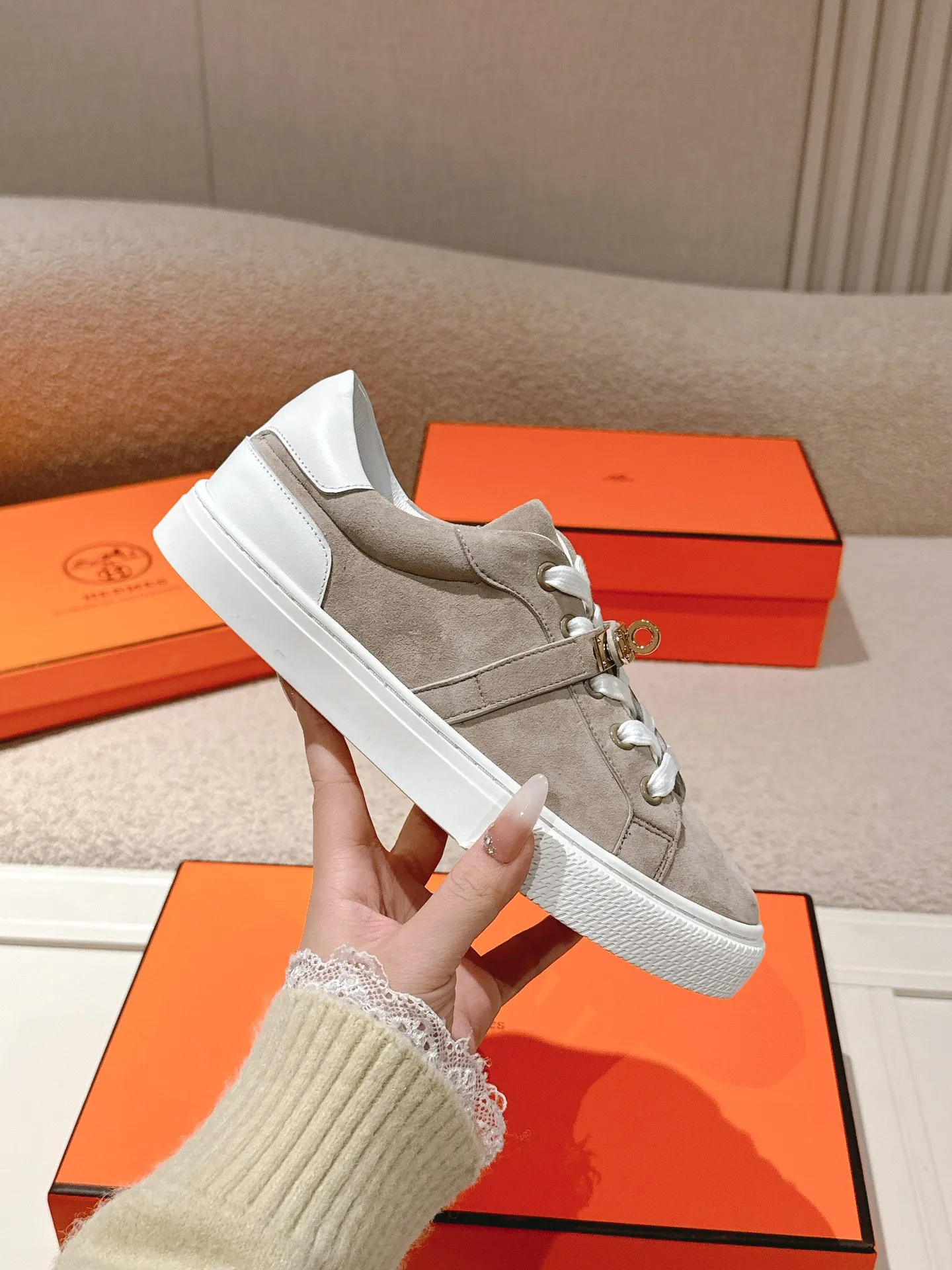 HERMÈS 厚底スニーカー グレー ケリーデザイン - 画像 (6)