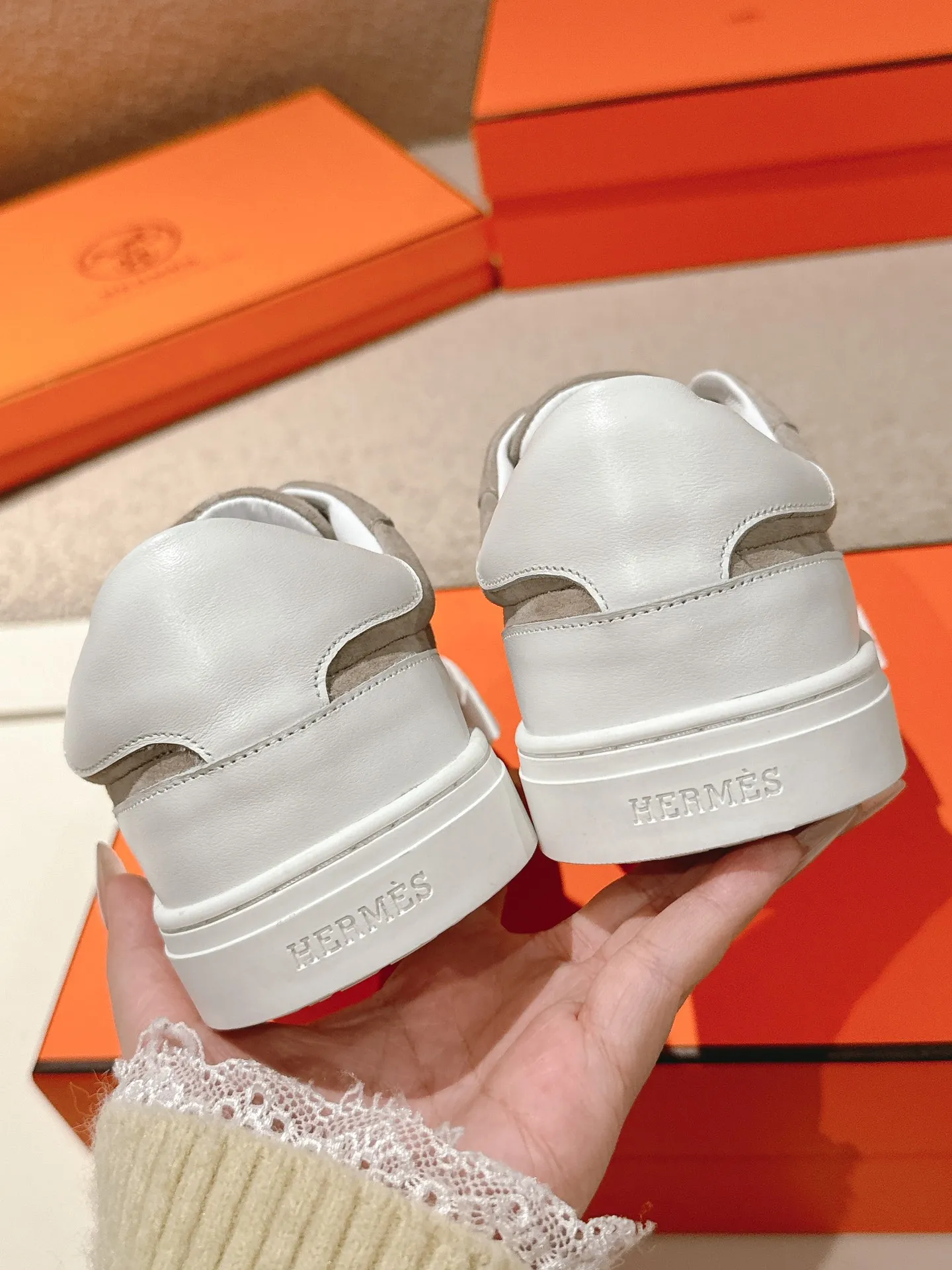 HERMÈS 厚底スニーカー グレー ケリーデザイン - 画像 (8)