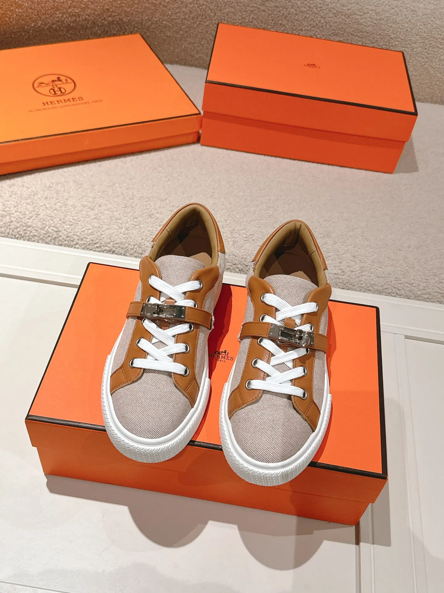 エルメス 厚底スニーカー ベージュ カジュアルスタイル - 画像 (3)