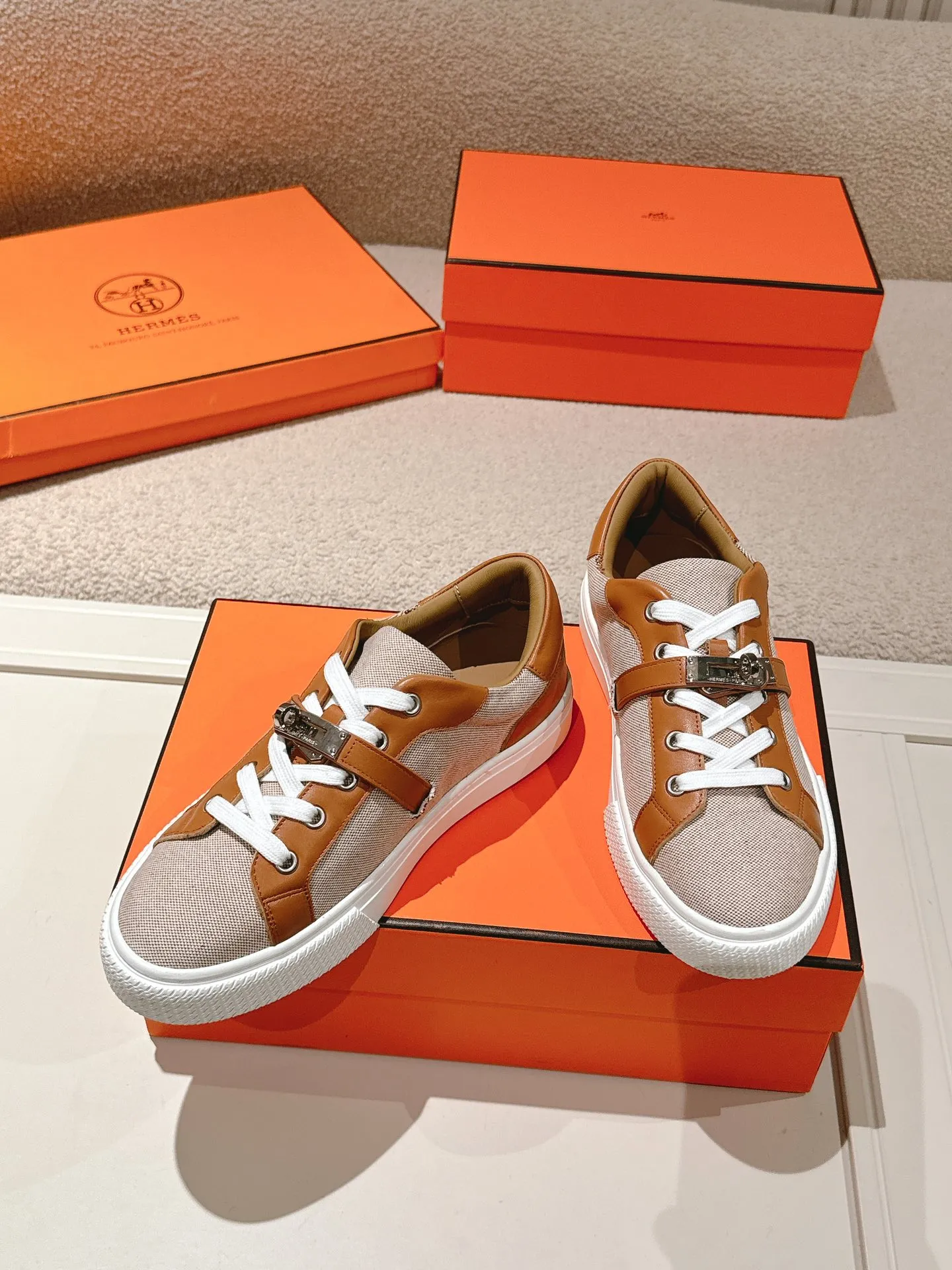 エルメス 厚底スニーカー ベージュ カジュアルスタイル - 画像 (5)