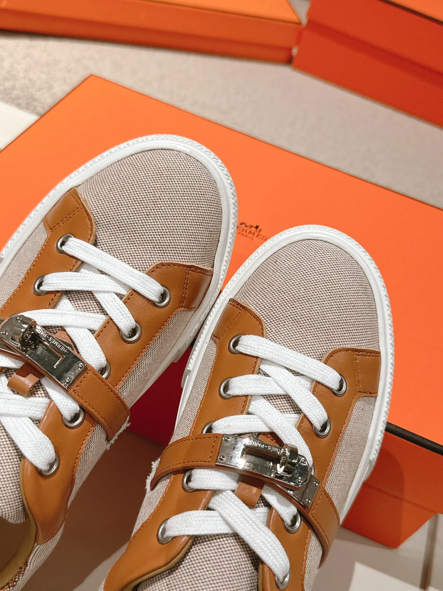 エルメス 厚底スニーカー ベージュ カジュアルスタイル - 画像 (7)