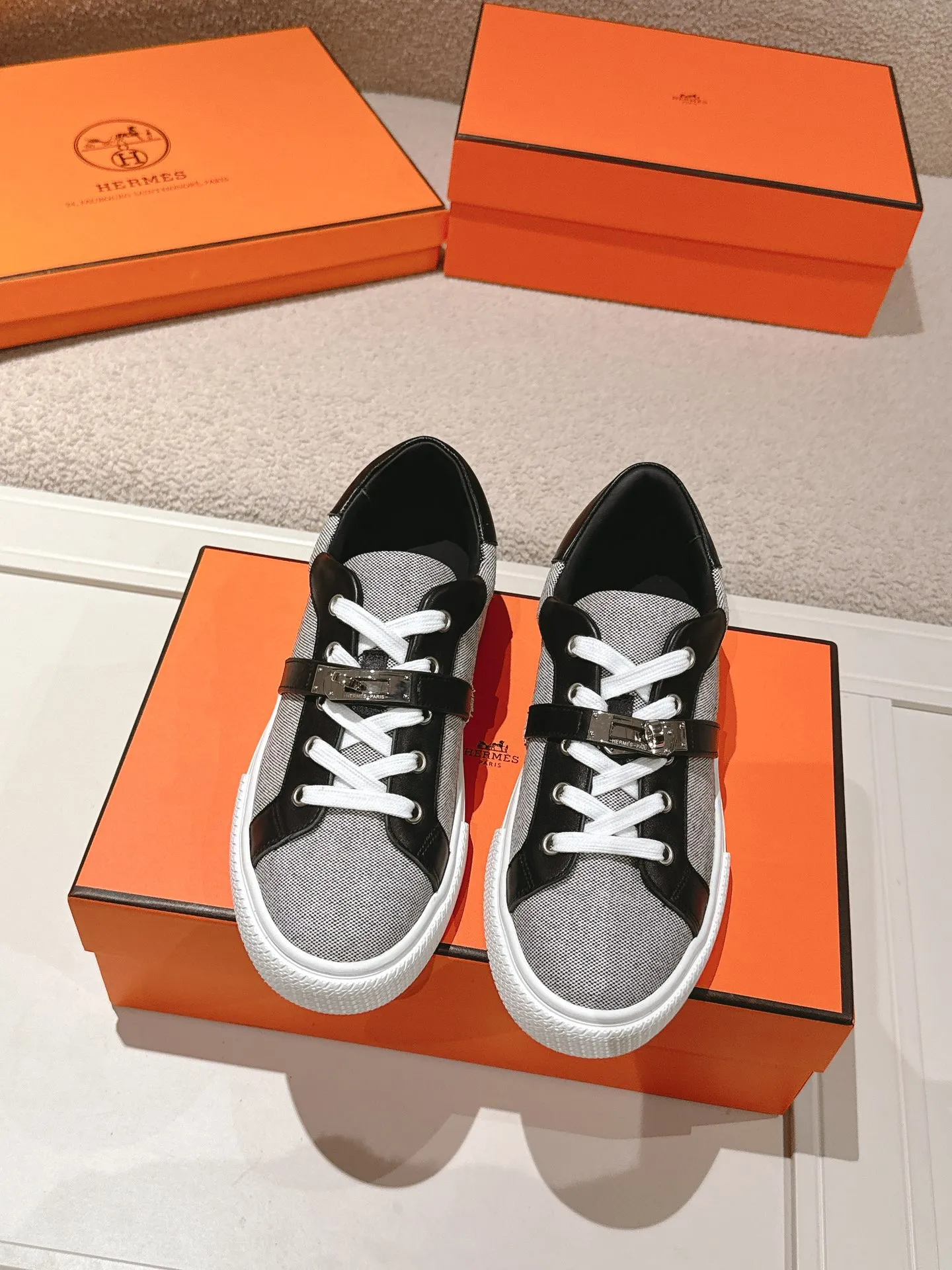 エルメス 厚底スニーカー グレー×ブラック ケリーデザイン - 画像 (3)