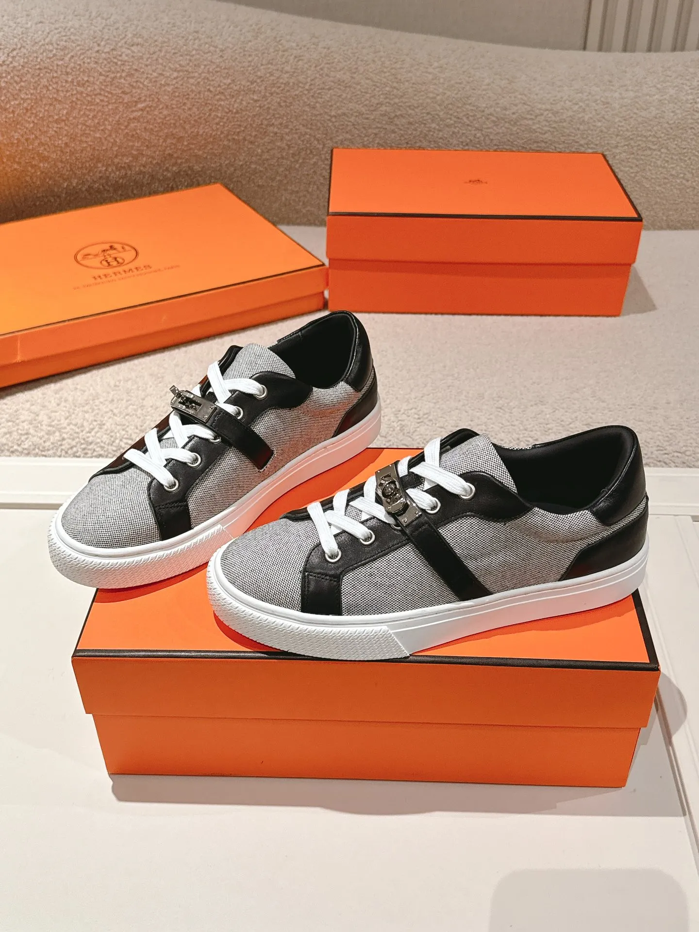 エルメス 厚底スニーカー グレー×ブラック ケリーデザイン - 画像 (4)