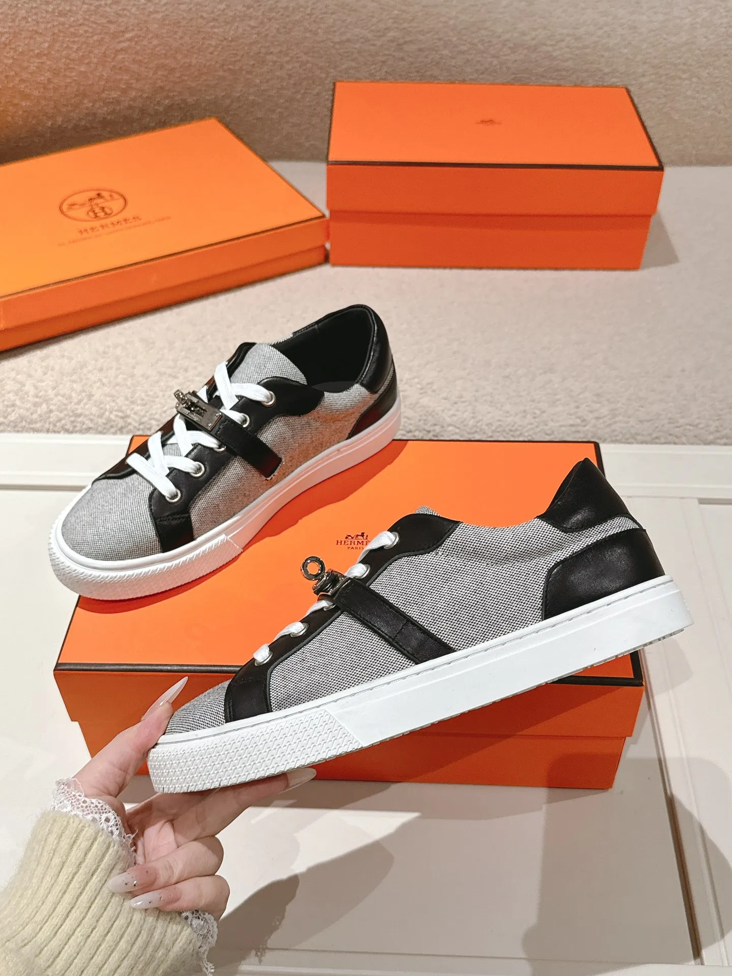 エルメス 厚底スニーカー グレー×ブラック ケリーデザイン