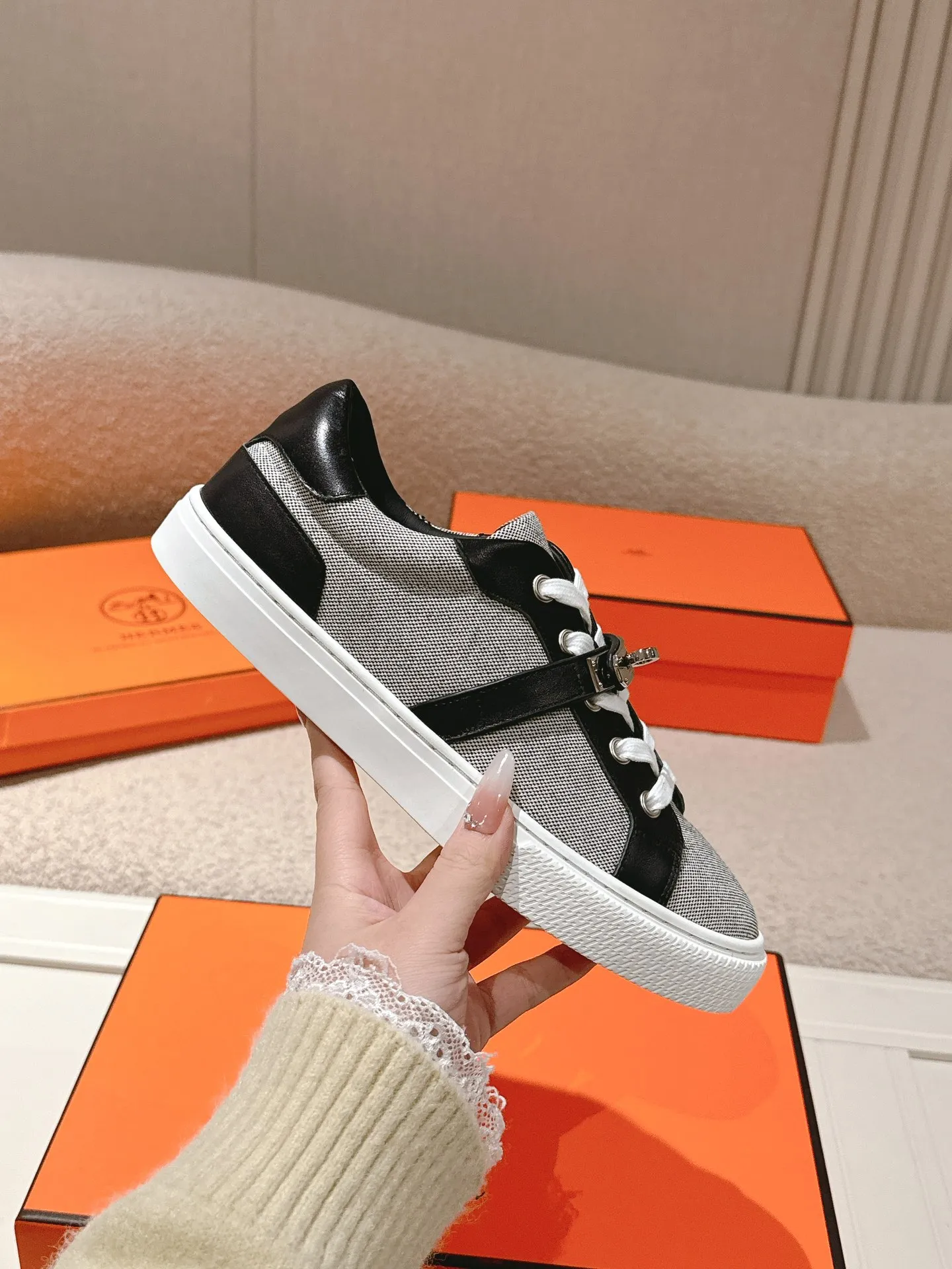 エルメス 厚底スニーカー グレー×ブラック ケリーデザイン - 画像 (6)