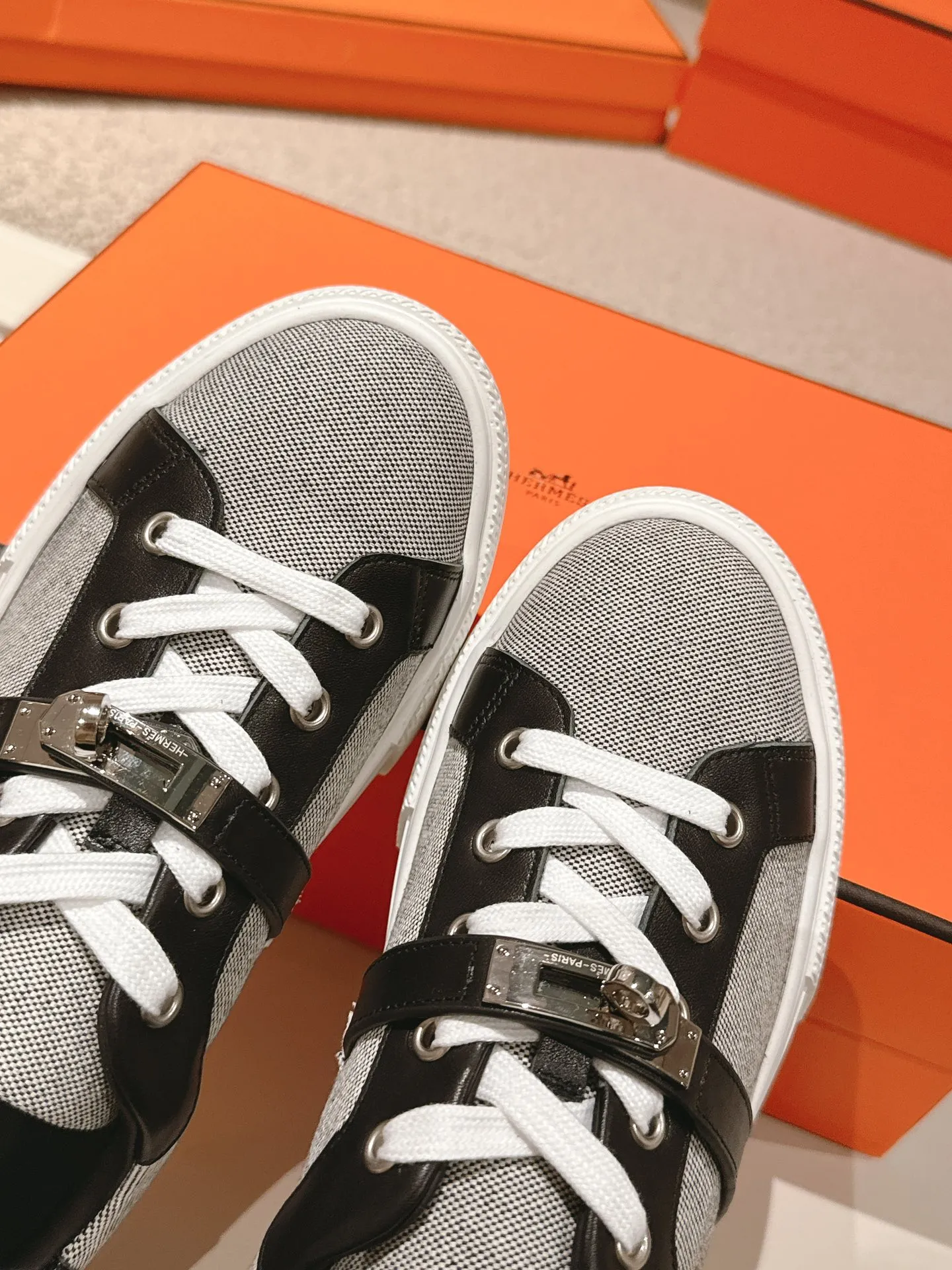 エルメス 厚底スニーカー グレー×ブラック ケリーデザイン - 画像 (7)