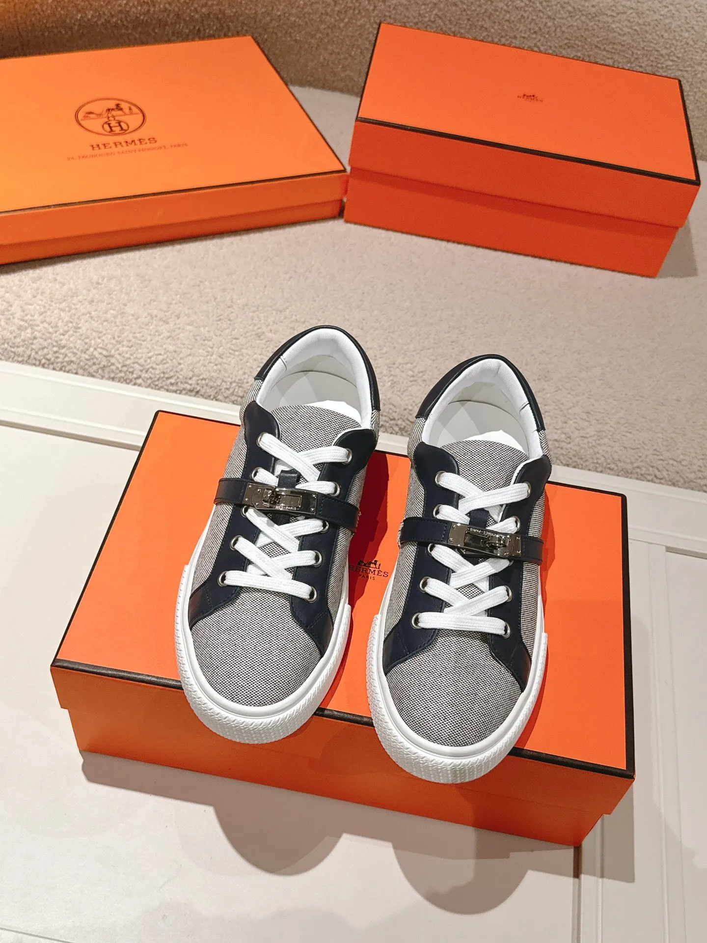 Hermès 厚底スニーカー グレー ケリーデザイン - 画像 (3)