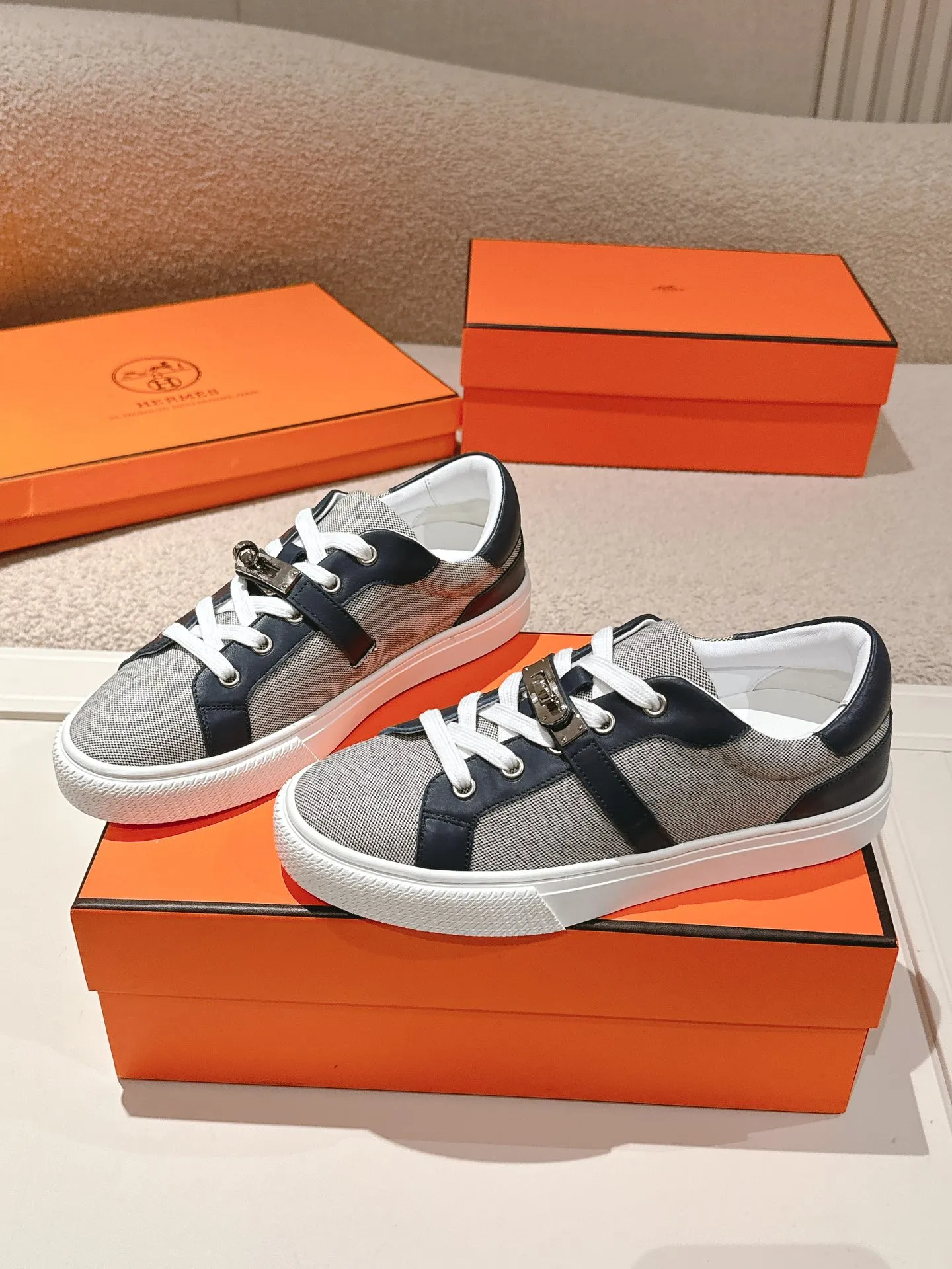 Hermès 厚底スニーカー グレー ケリーデザイン - 画像 (4)