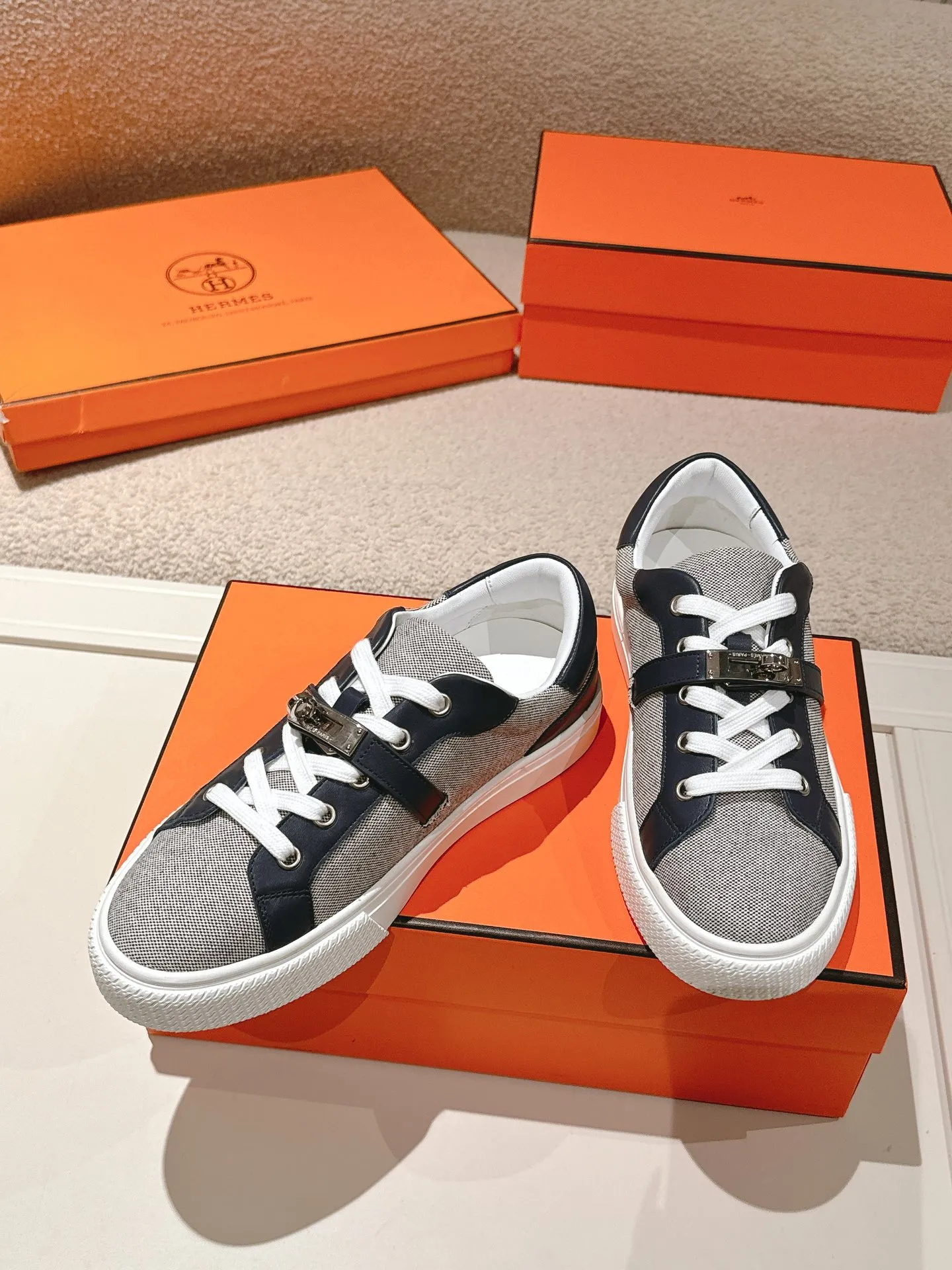 Hermès 厚底スニーカー グレー ケリーデザイン - 画像 (5)