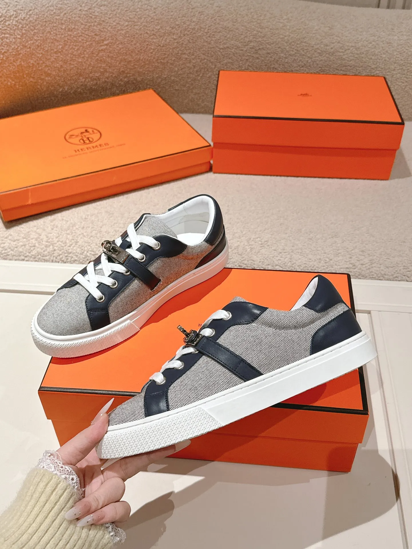 Hermès 厚底スニーカー グレー ケリーデザイン