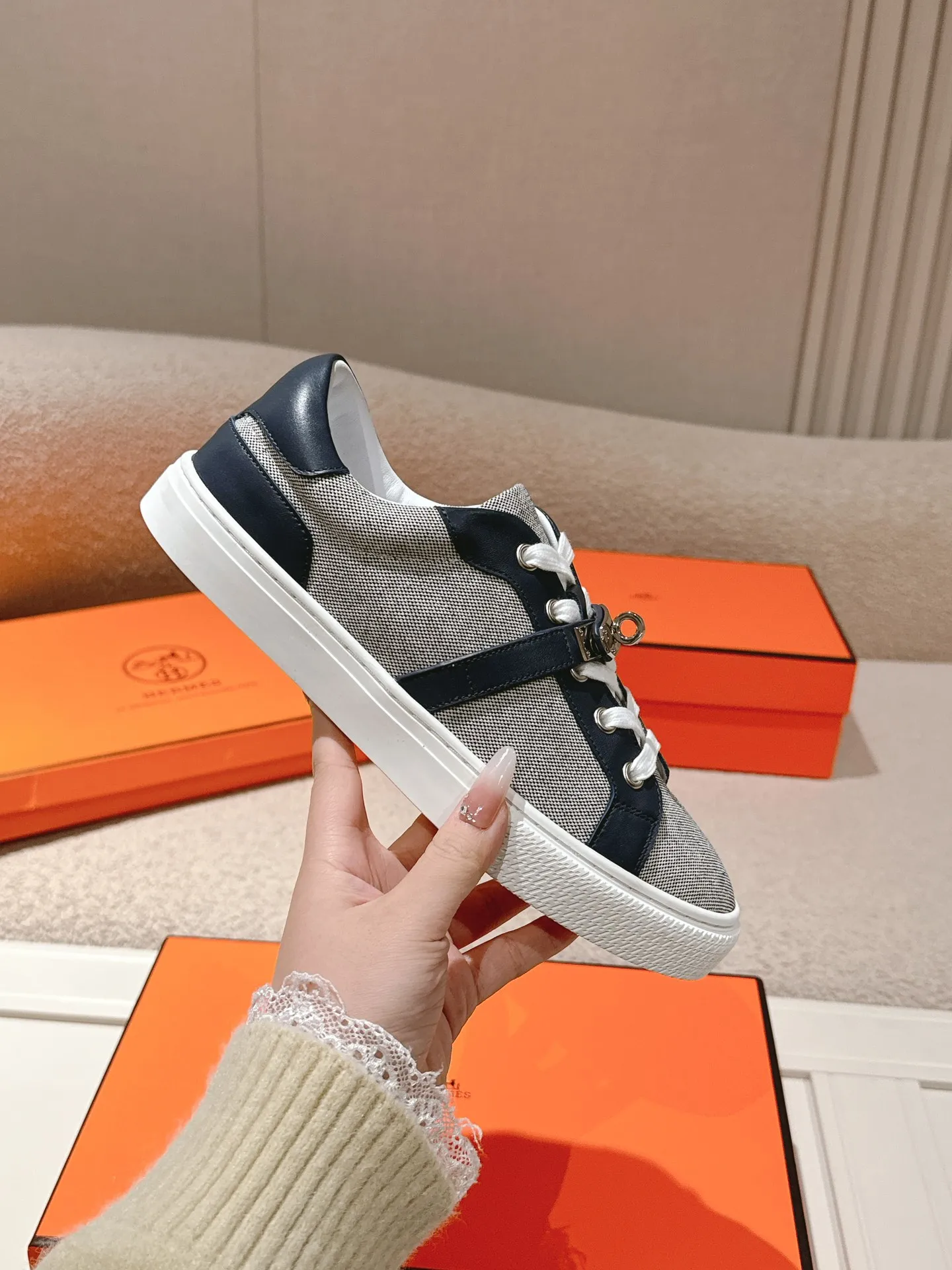 Hermès 厚底スニーカー グレー ケリーデザイン - 画像 (6)