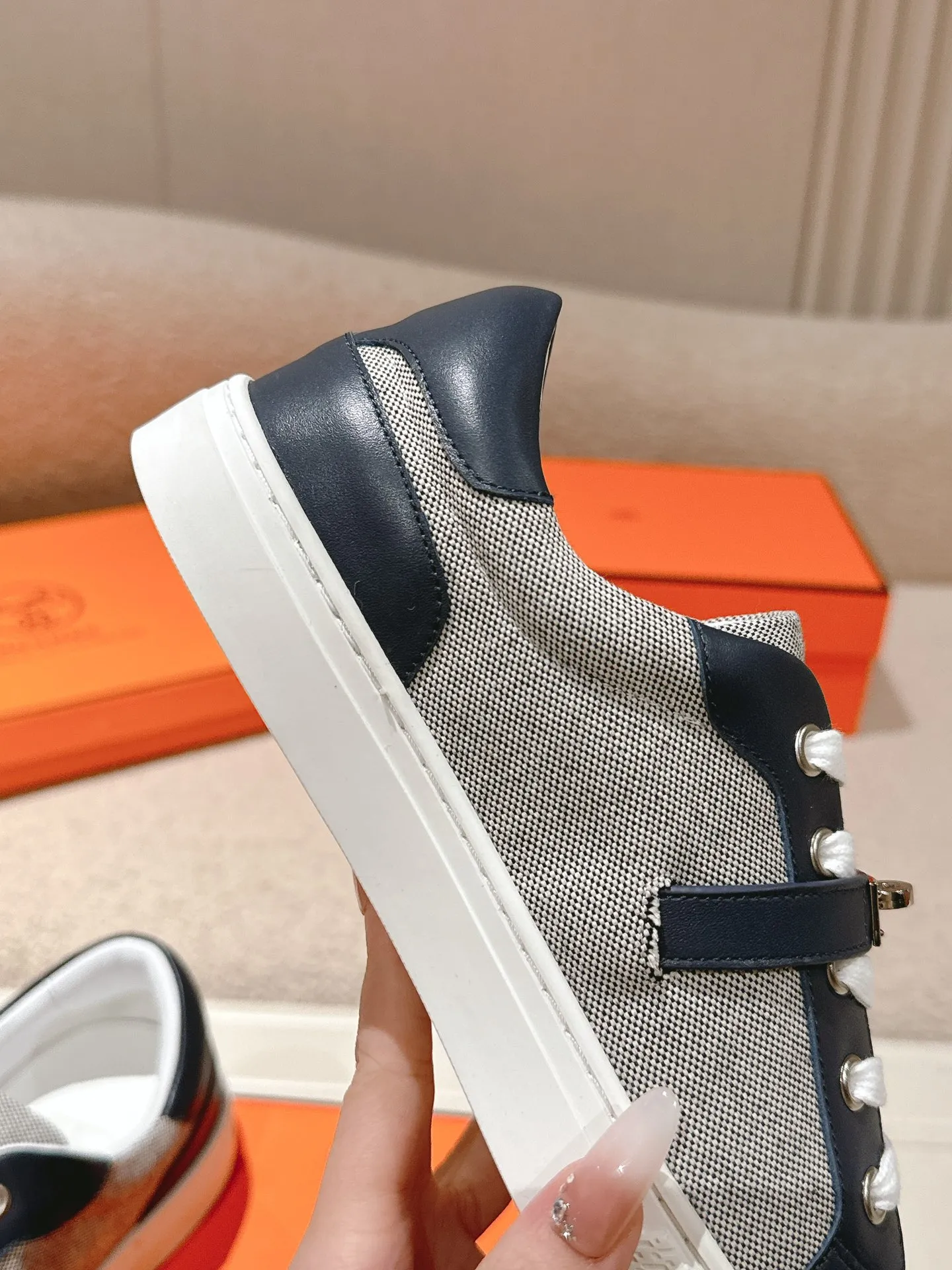 Hermès 厚底スニーカー グレー ケリーデザイン - 画像 (9)