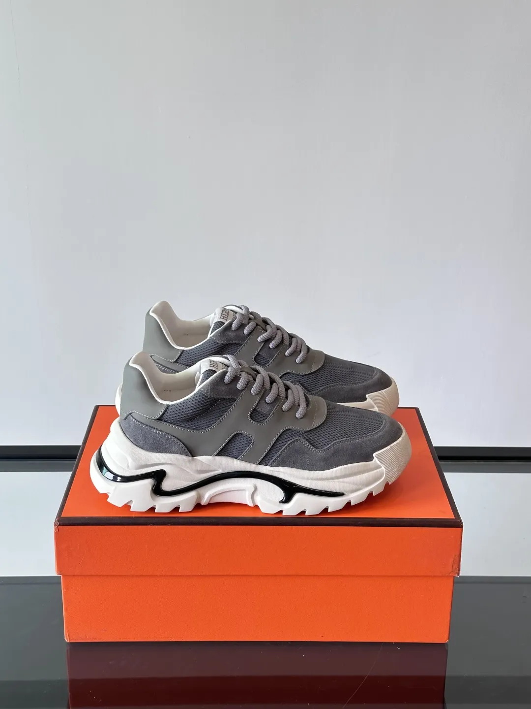 HERMES Hugo 厚底スニーカー グレー カジュアルスタイル