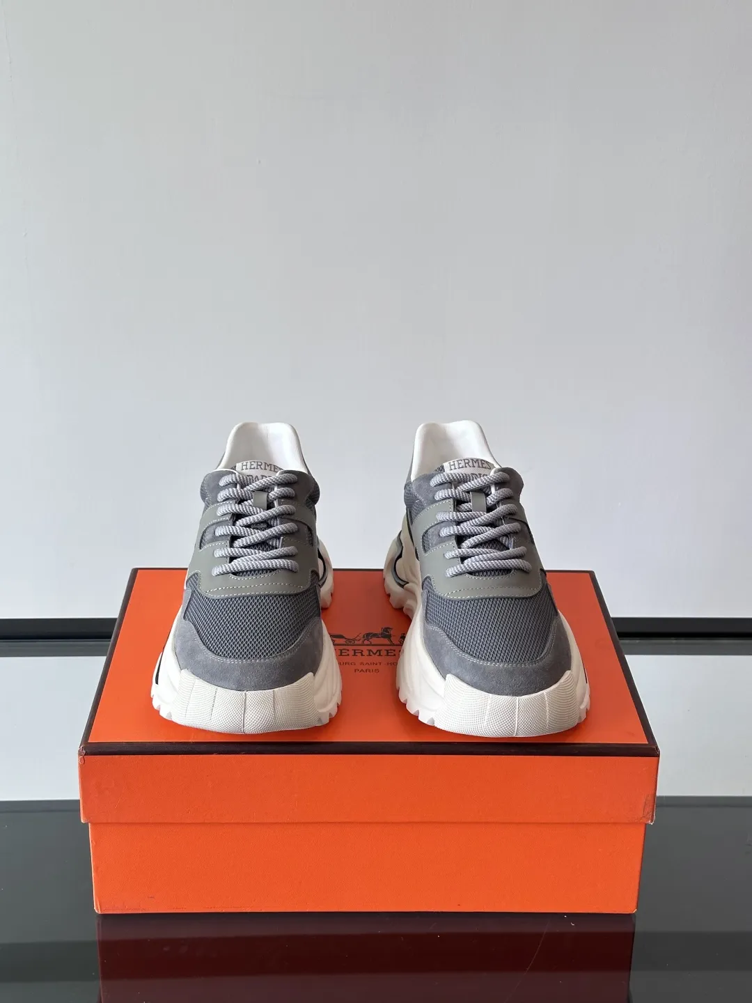 HERMES Hugo 厚底スニーカー グレー カジュアルスタイル - 画像 (3)