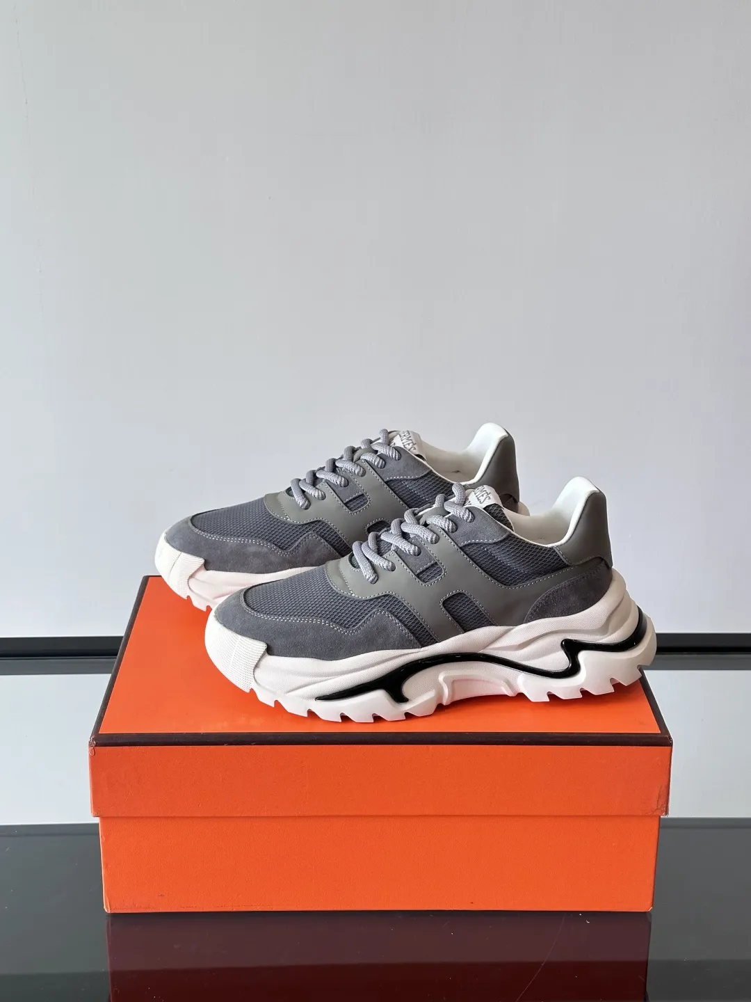 HERMES Hugo 厚底スニーカー グレー カジュアルスタイル - 画像 (4)