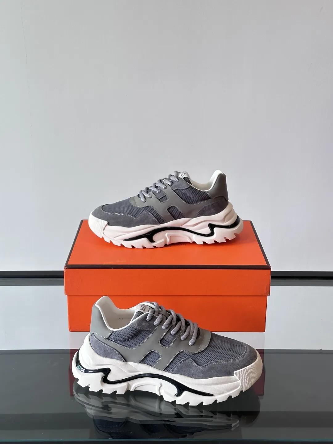 HERMES Hugo 厚底スニーカー グレー カジュアルスタイル - 画像 (5)