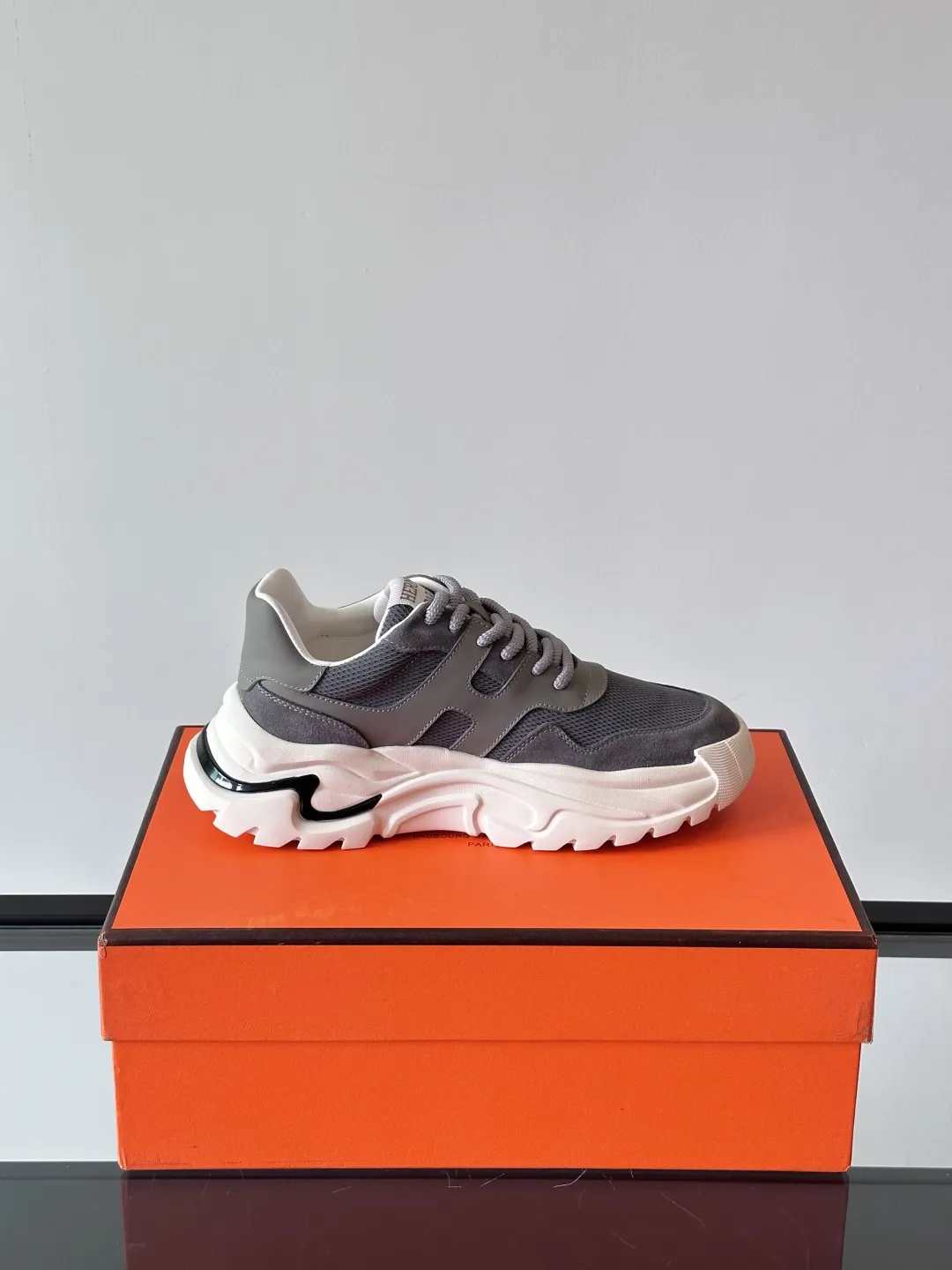 HERMES Hugo 厚底スニーカー グレー カジュアルスタイル - 画像 (7)