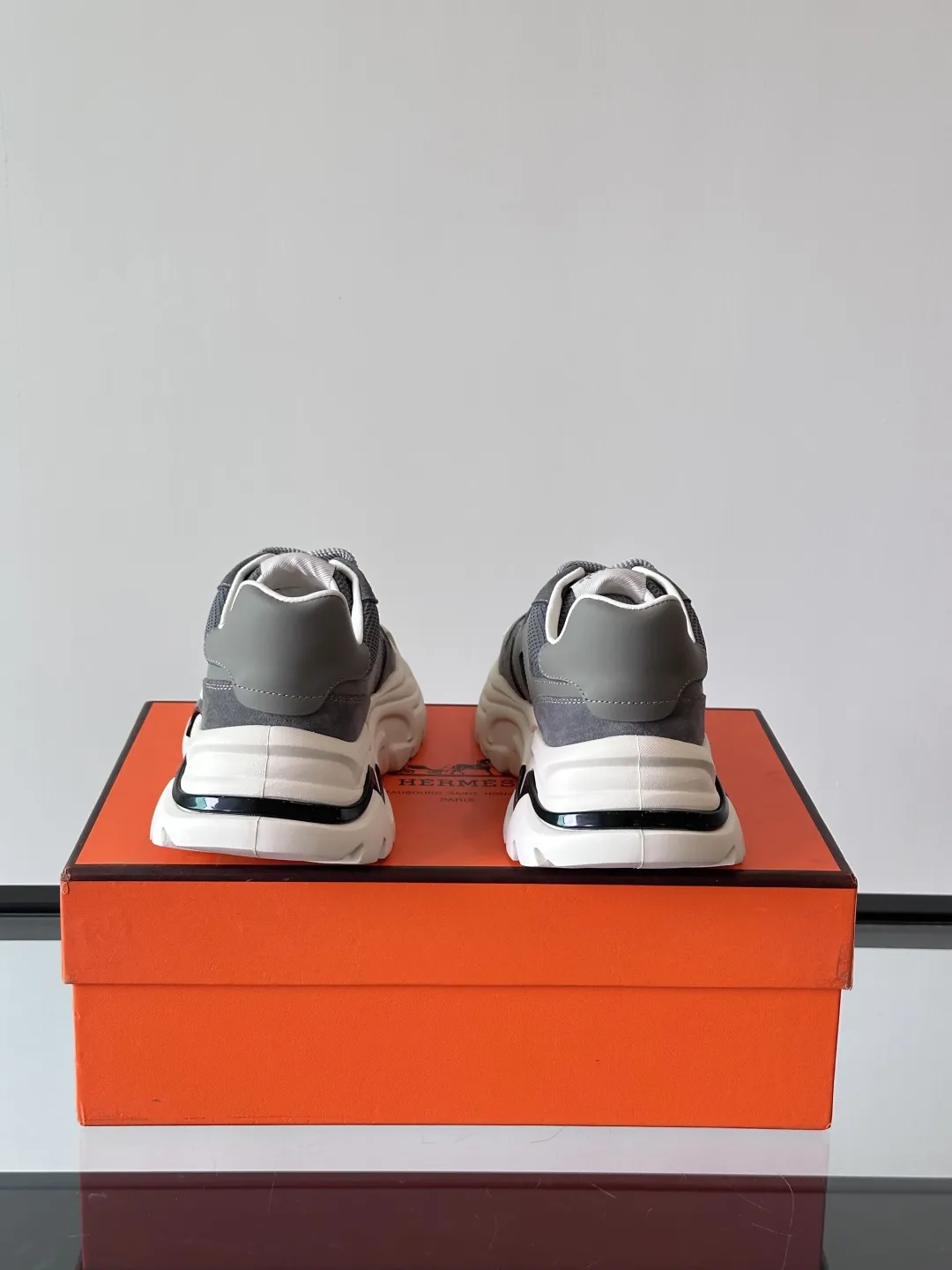 HERMES Hugo 厚底スニーカー グレー カジュアルスタイル - 画像 (8)