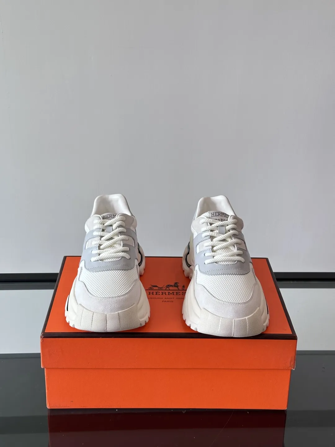 HERMES Hugo 厚底スニーカー ホワイト スタイル - 画像 (3)