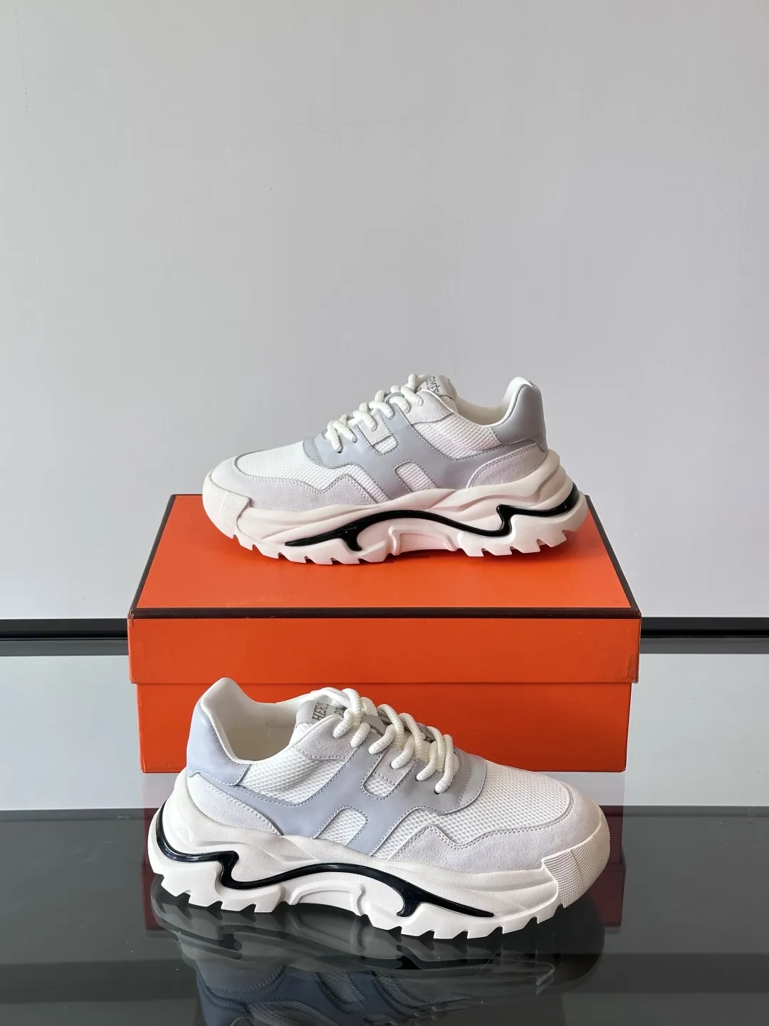 HERMES Hugo 厚底スニーカー ホワイト スタイル - 画像 (5)