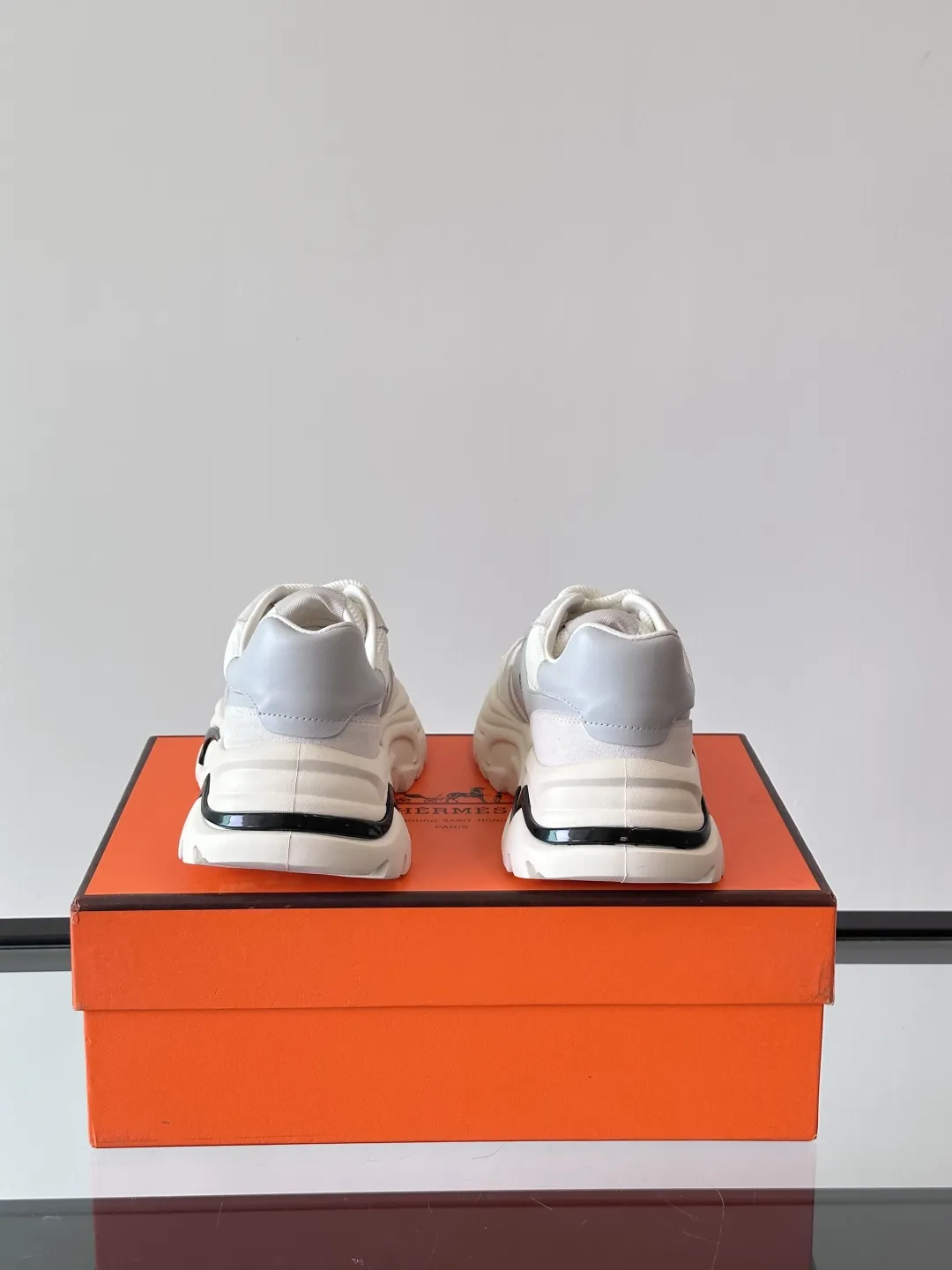 HERMES Hugo 厚底スニーカー ホワイト スタイル - 画像 (8)