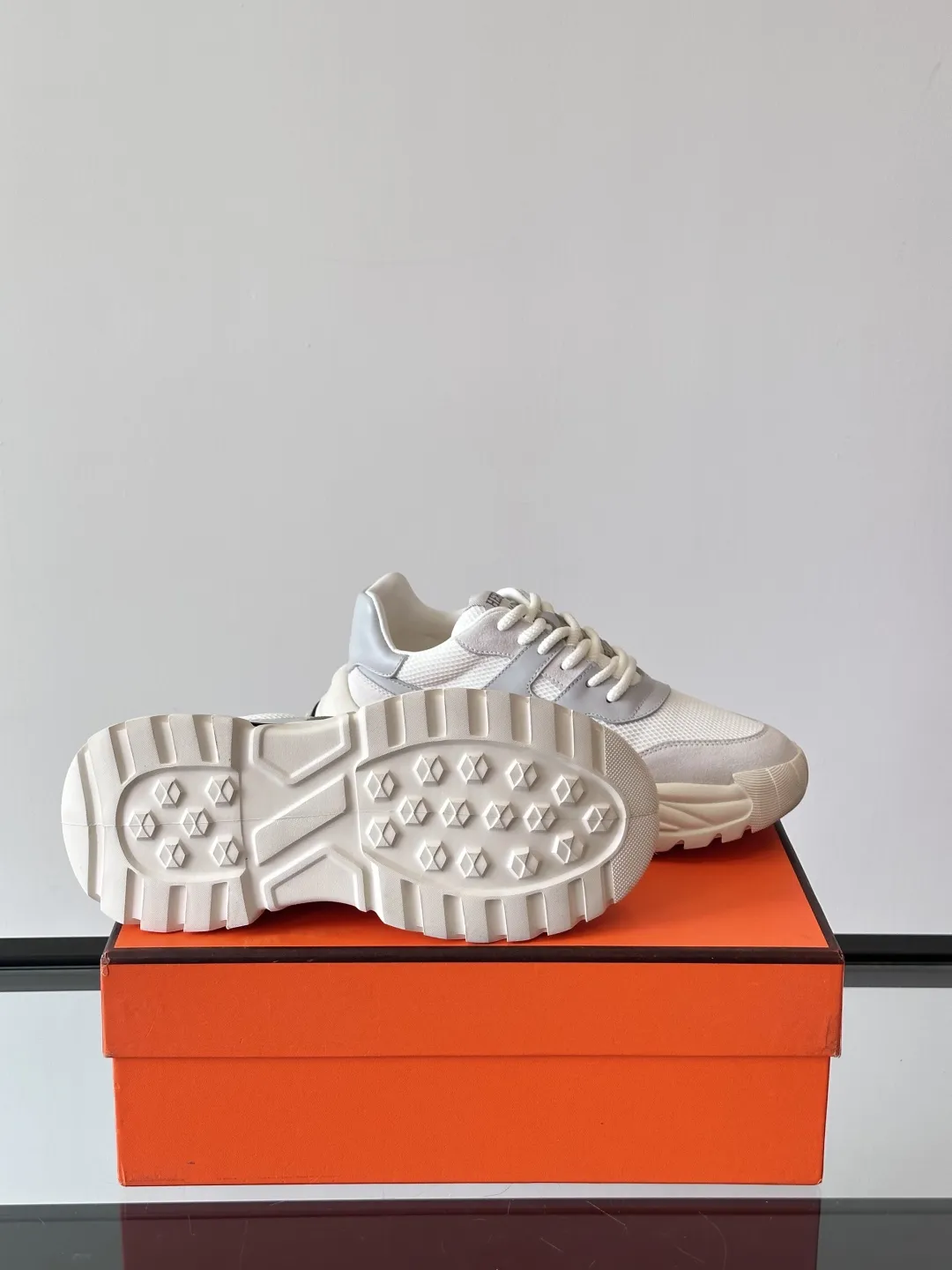 HERMES Hugo 厚底スニーカー ホワイト スタイル - 画像 (10)