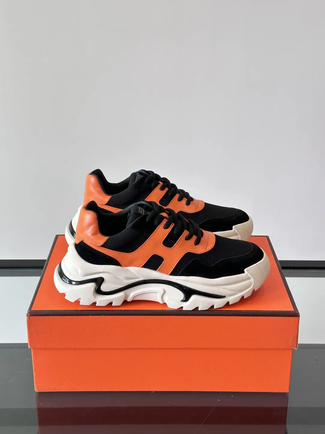 HERMES Hugo厚底スニーカー オレンジとブラック