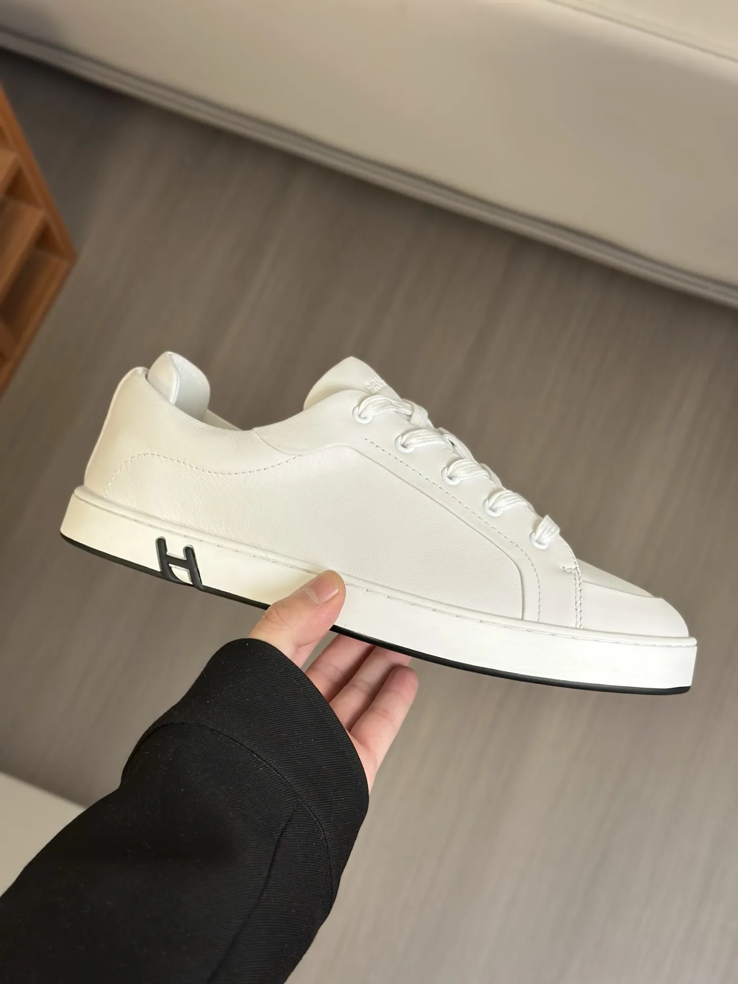 HERMES 厚底スニーカー ホワイト スタイル - 画像 (6)