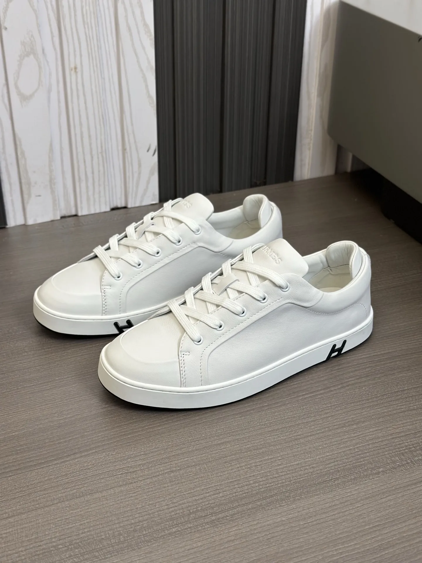 HERMES 厚底スニーカー ホワイト スタイル