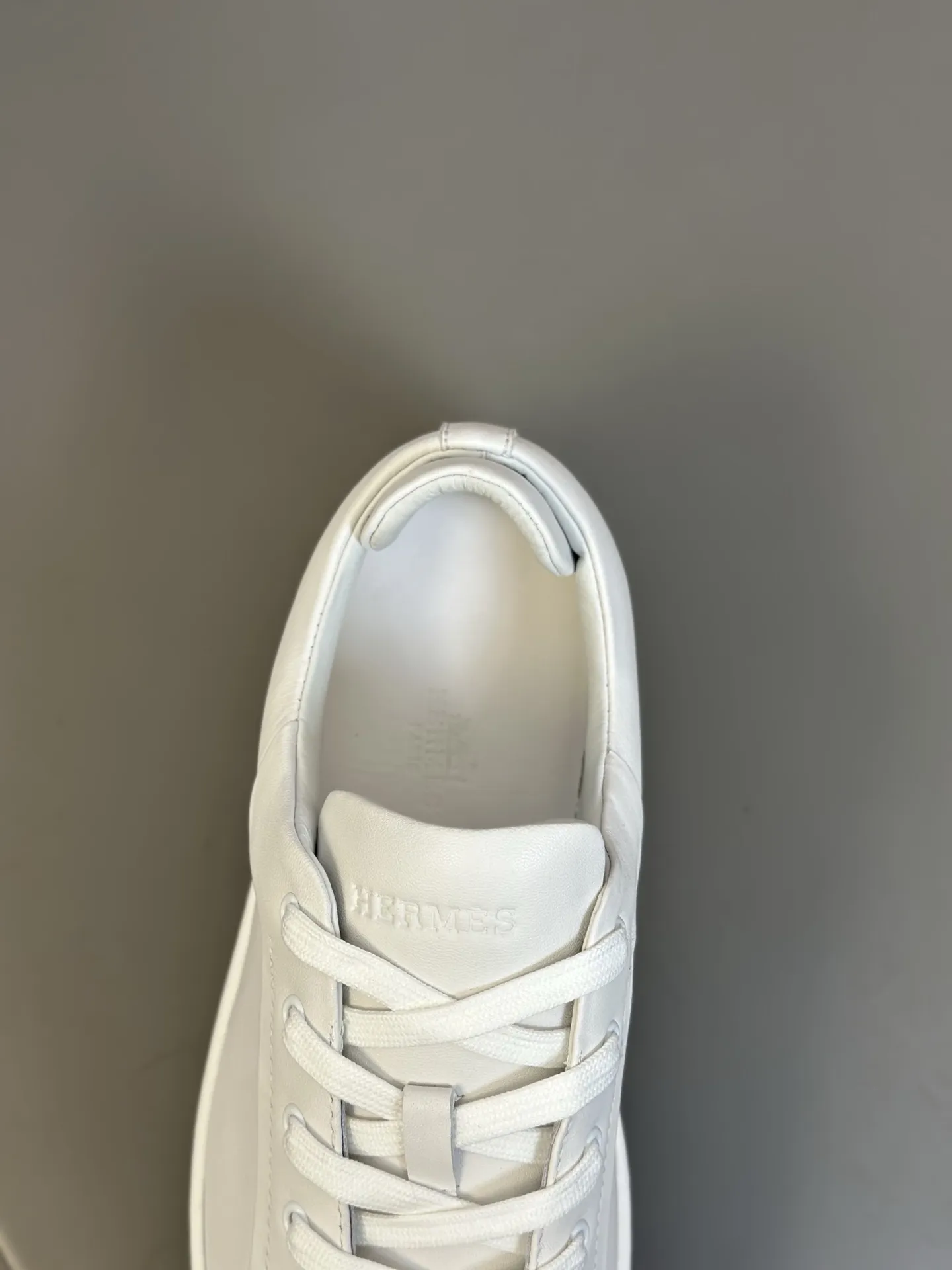 HERMES 厚底スニーカー ホワイト スタイル - 画像 (10)