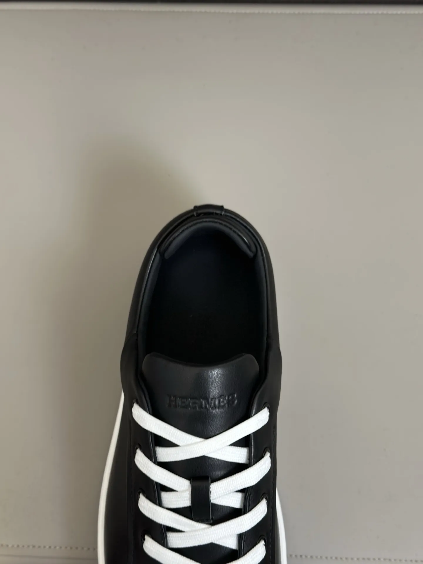 HERMES厚底スニーカー黒 モデル - 画像 (9)