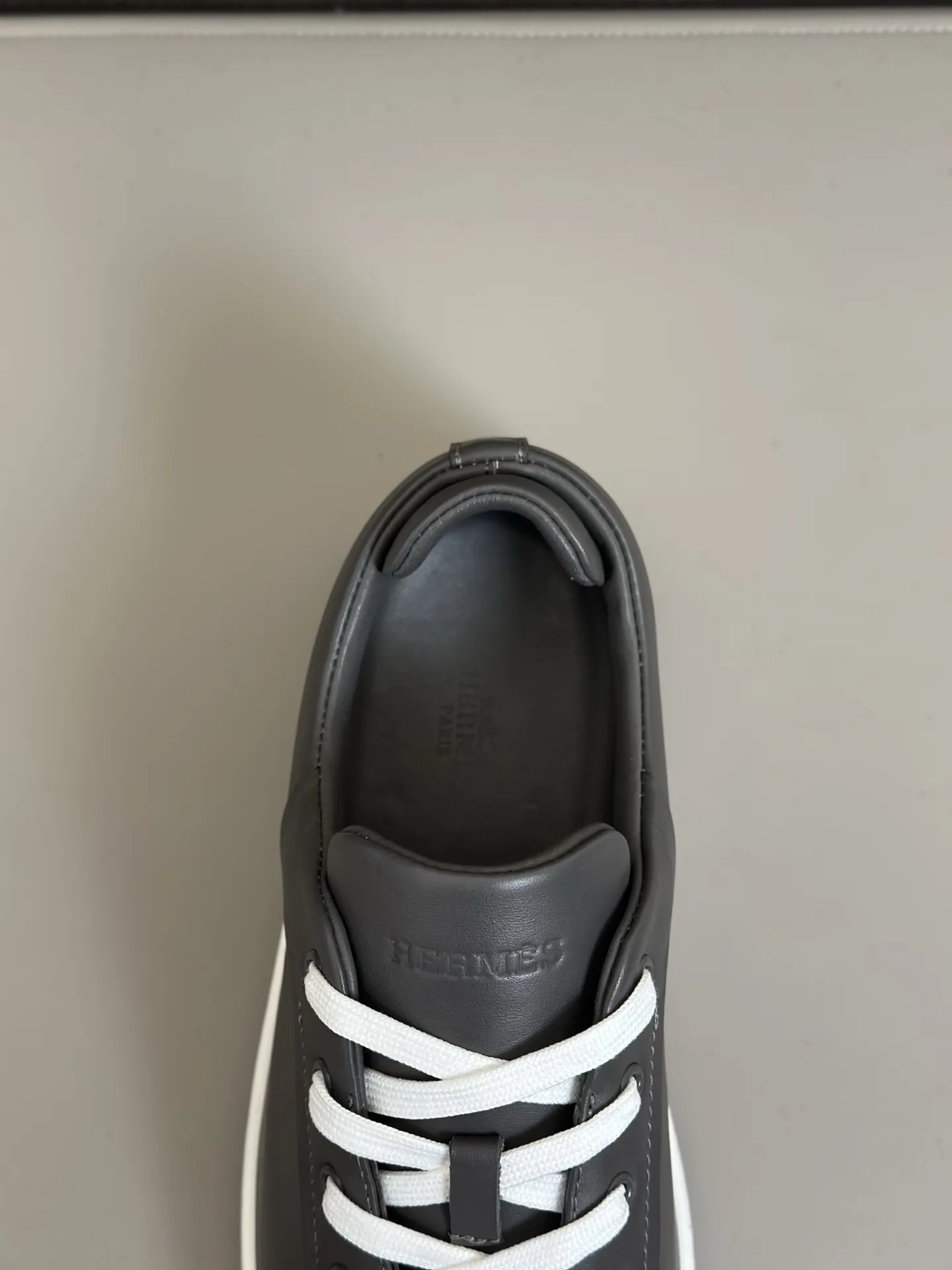 HERMES 厚底スニーカー 黒 スタイル - 画像 (9)