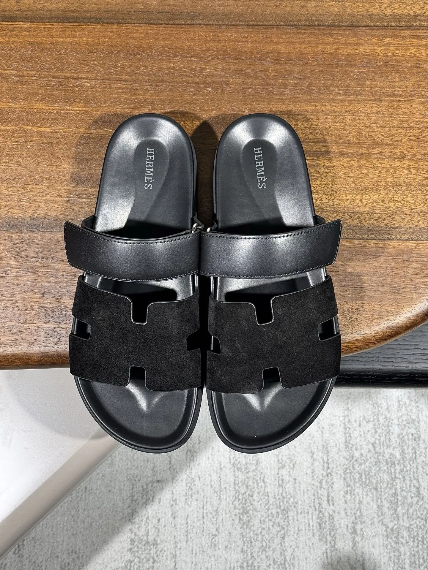 エルメス 黒 クラシックスエードサンダル