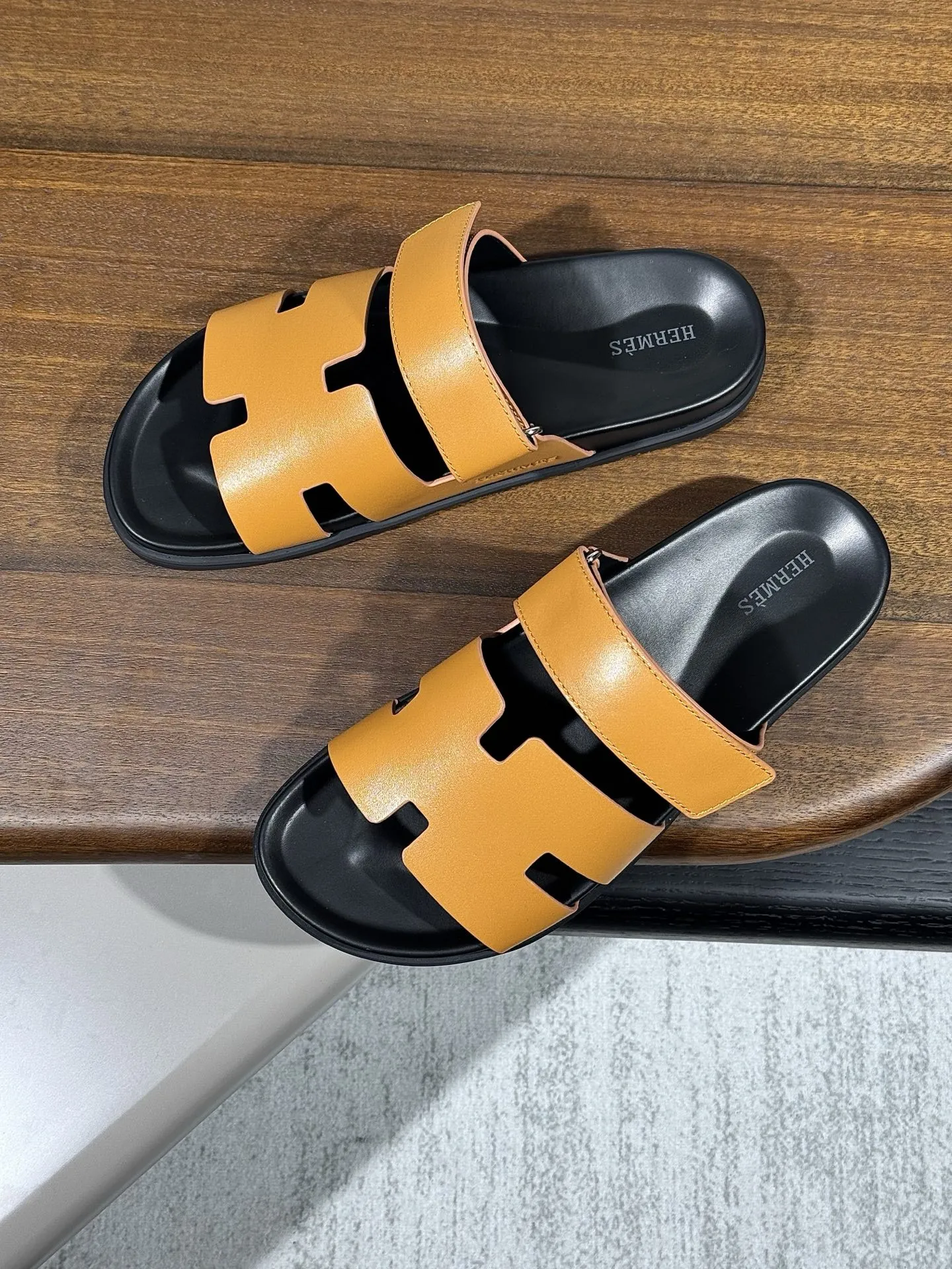 HERMES オレンジ サンダル クラシックデザイン - 画像 (3)