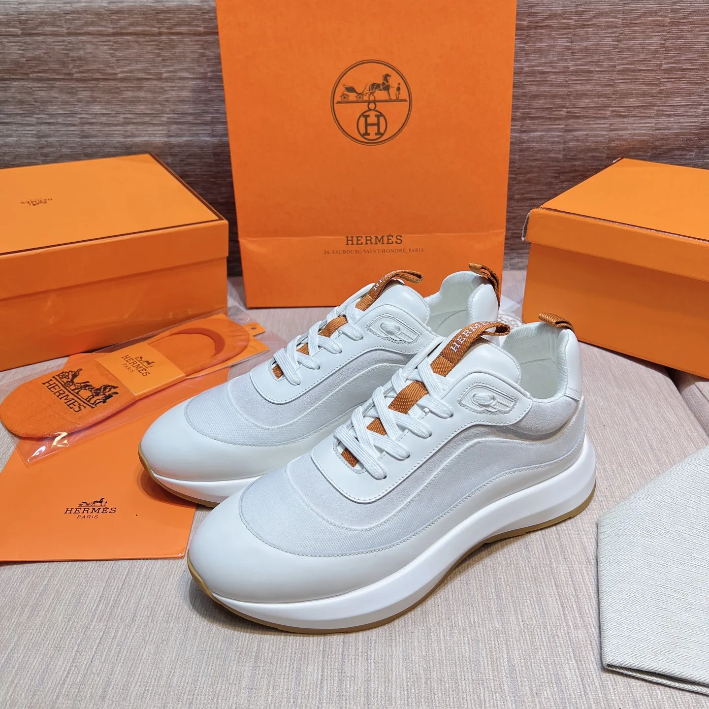 エルメス 厚底スニーカー ホワイト クラシックデザイン
