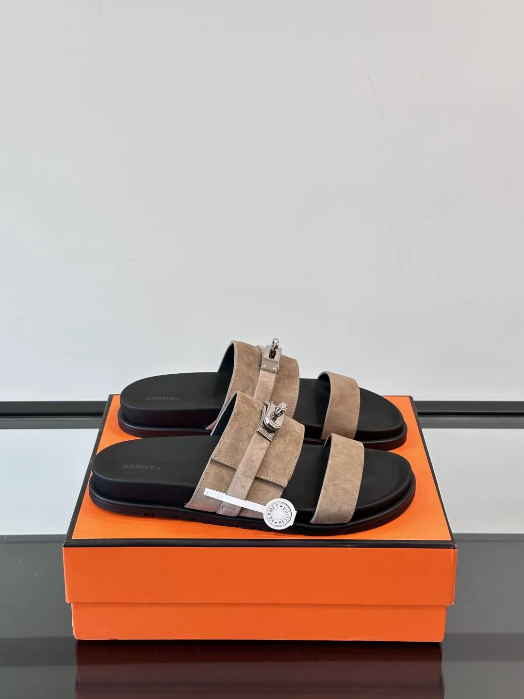 エルメス ベージュ レザーサンダル メンズ