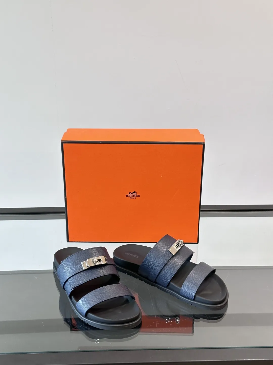 エルメス ブラック レザーサンダル 男性用 - 画像 (6)