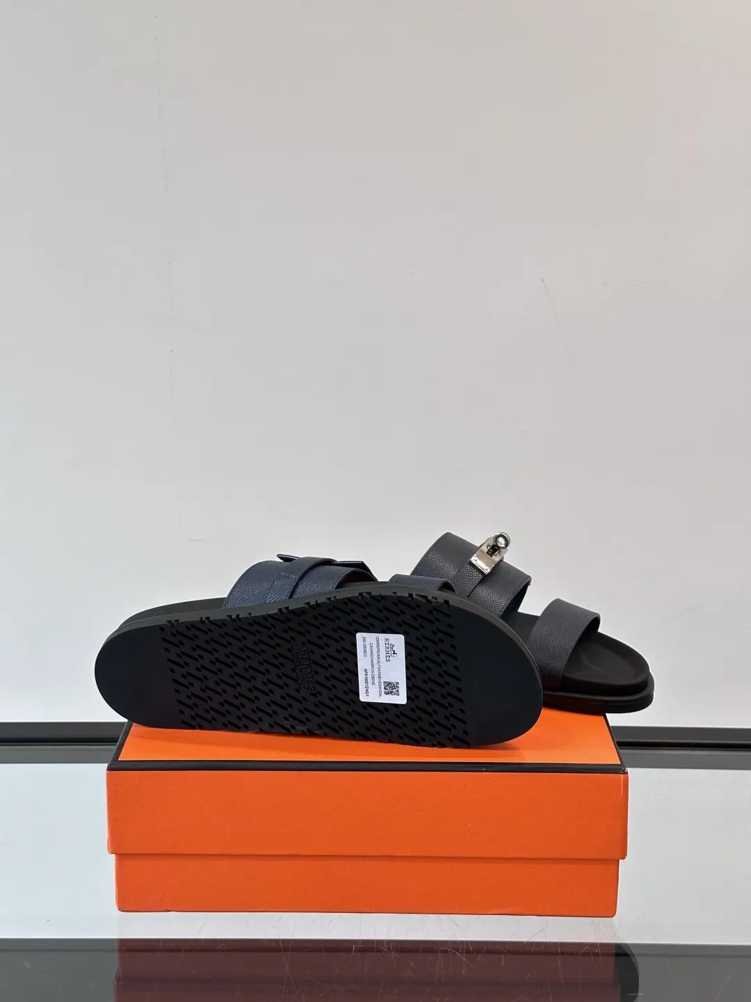 エルメス ブラック レザーサンダル 男性用 - 画像 (10)