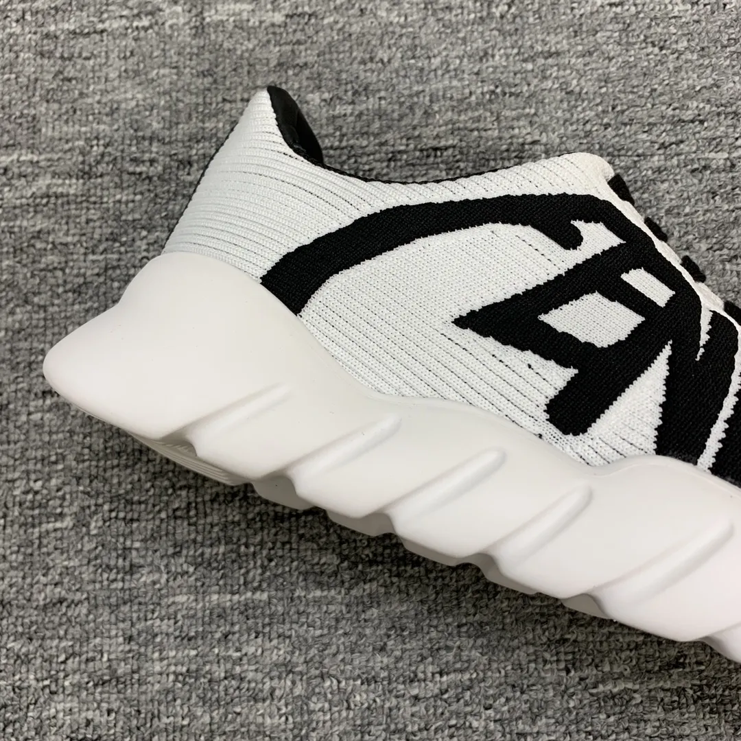 FENDI 白黒スニーカー LOVEデザイン - 画像 (6)