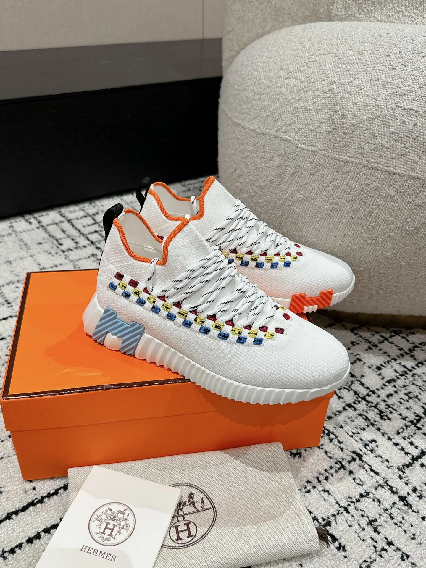 Hermès 厚底スニーカー ホワイト カップルスタイル