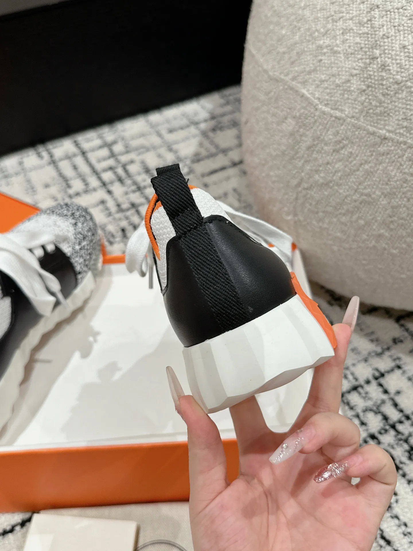 Hermès 厚底スニーカー 白黒 オレンジ - 画像 (8)