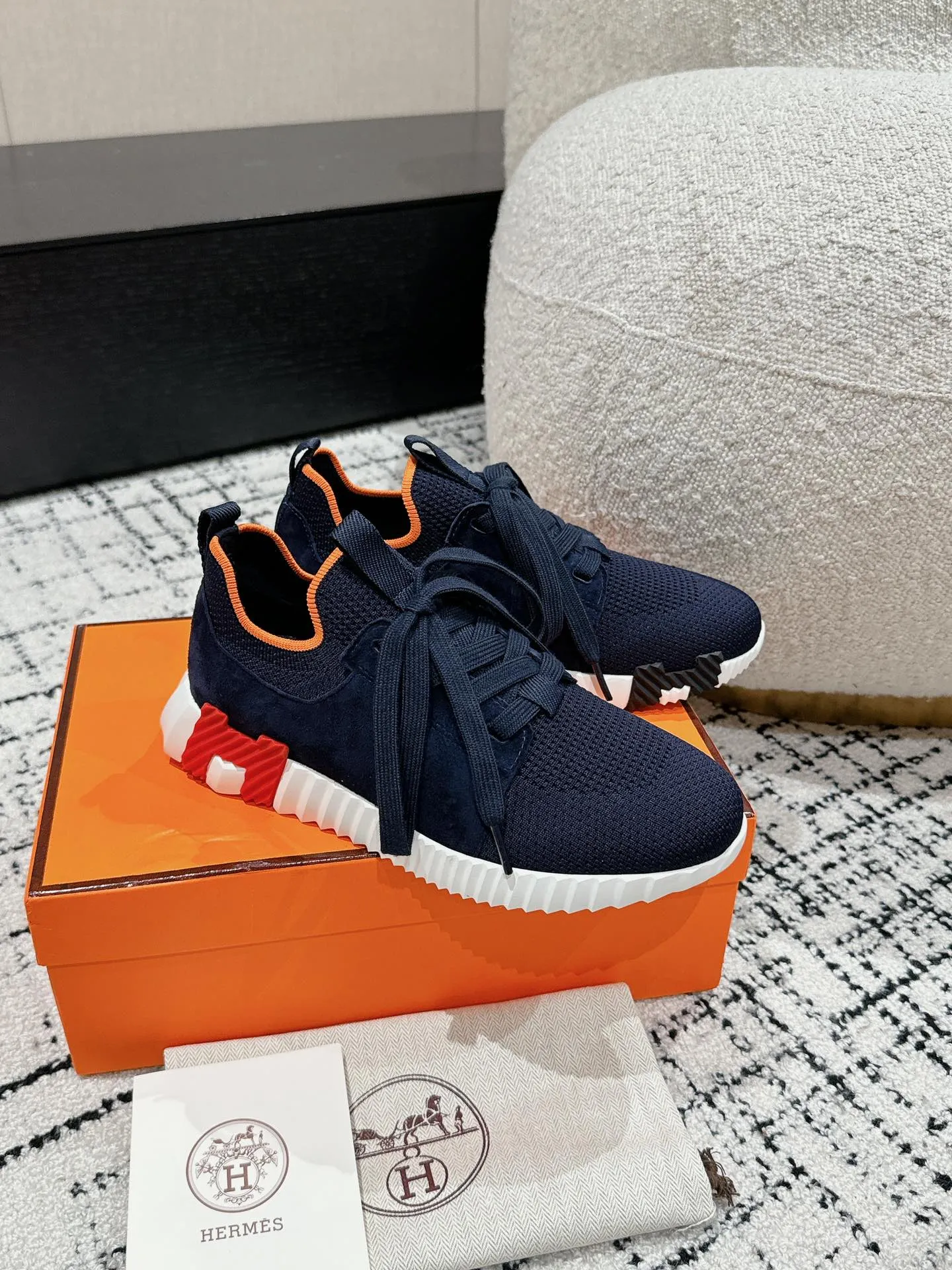 エルメス 厚底スニーカー ネイビー カジュアルスタイル
