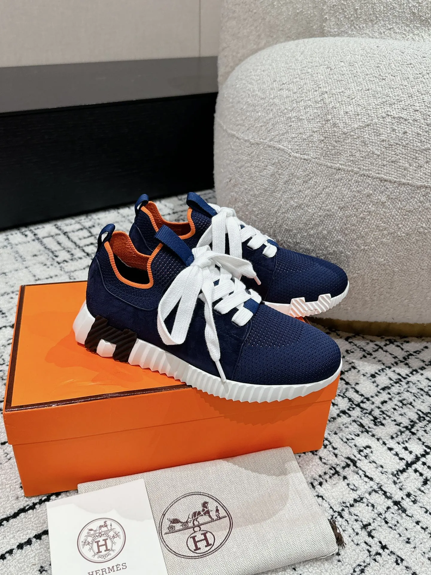 エルメス 厚底スニーカー ブルー カップルスタイル