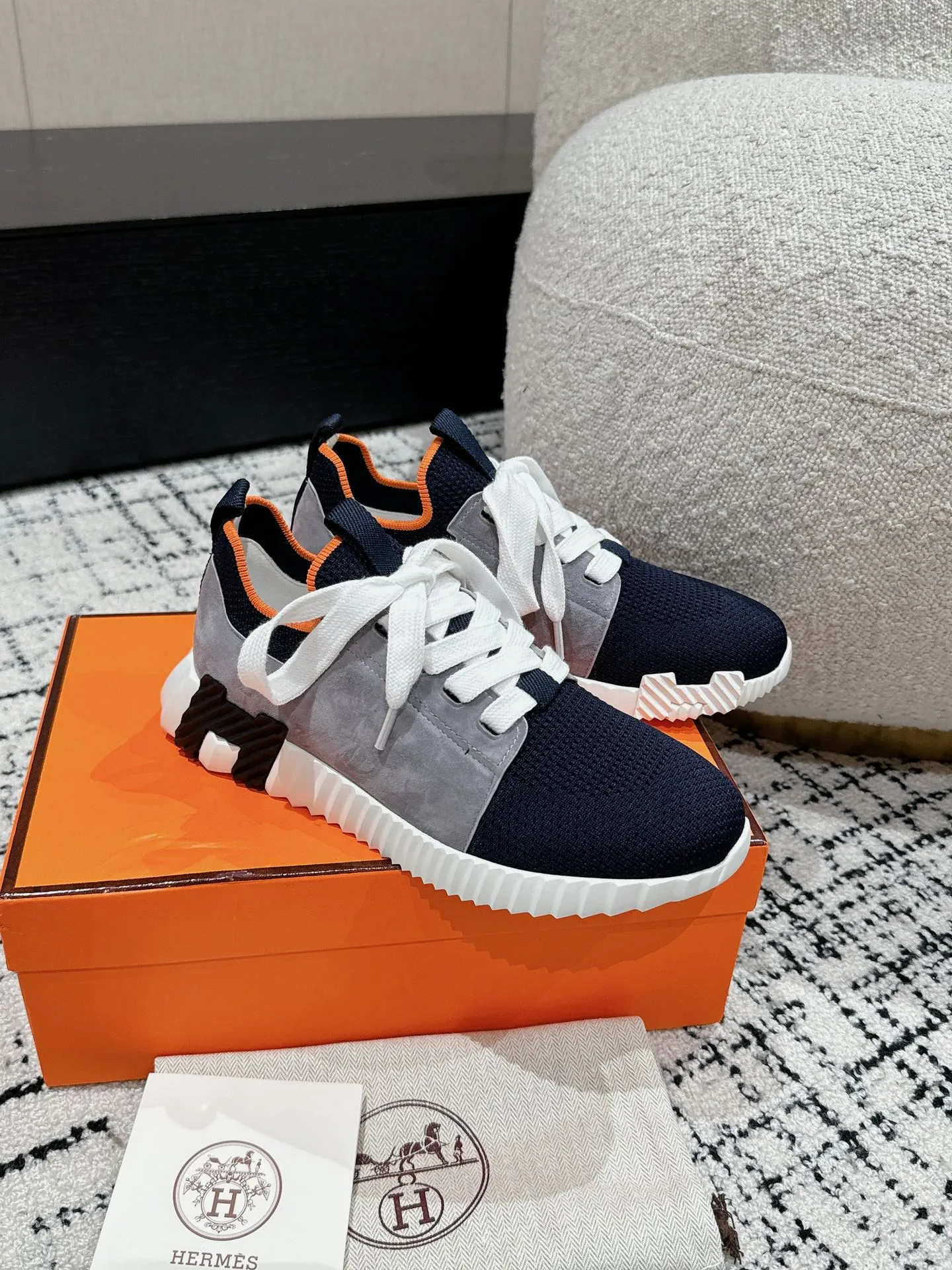 エルメス 厚底スニーカー ネイビー カジュアルスタイル