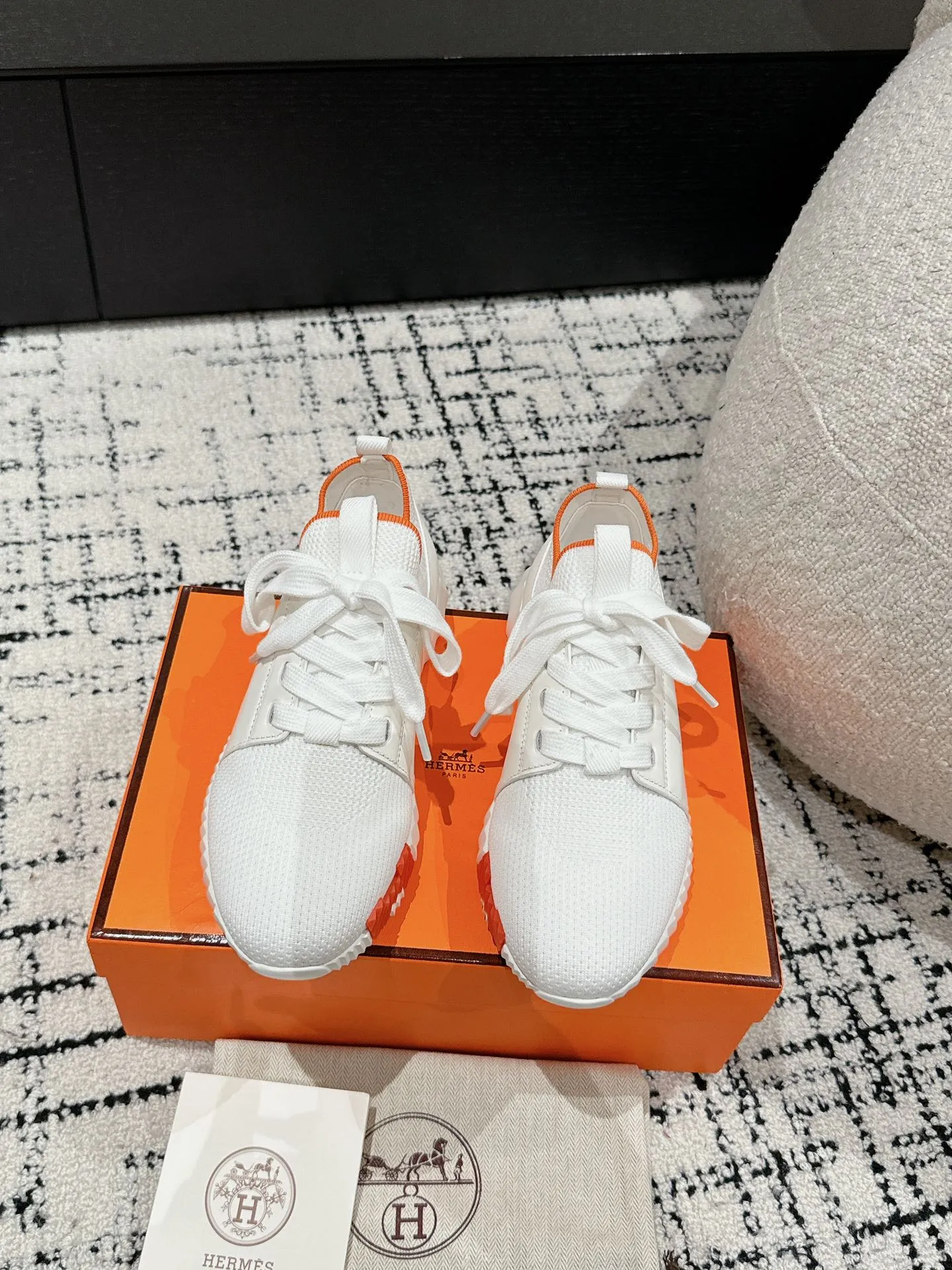 エルメス 白 厚底スニーカー カップルスタイル - 画像 (3)