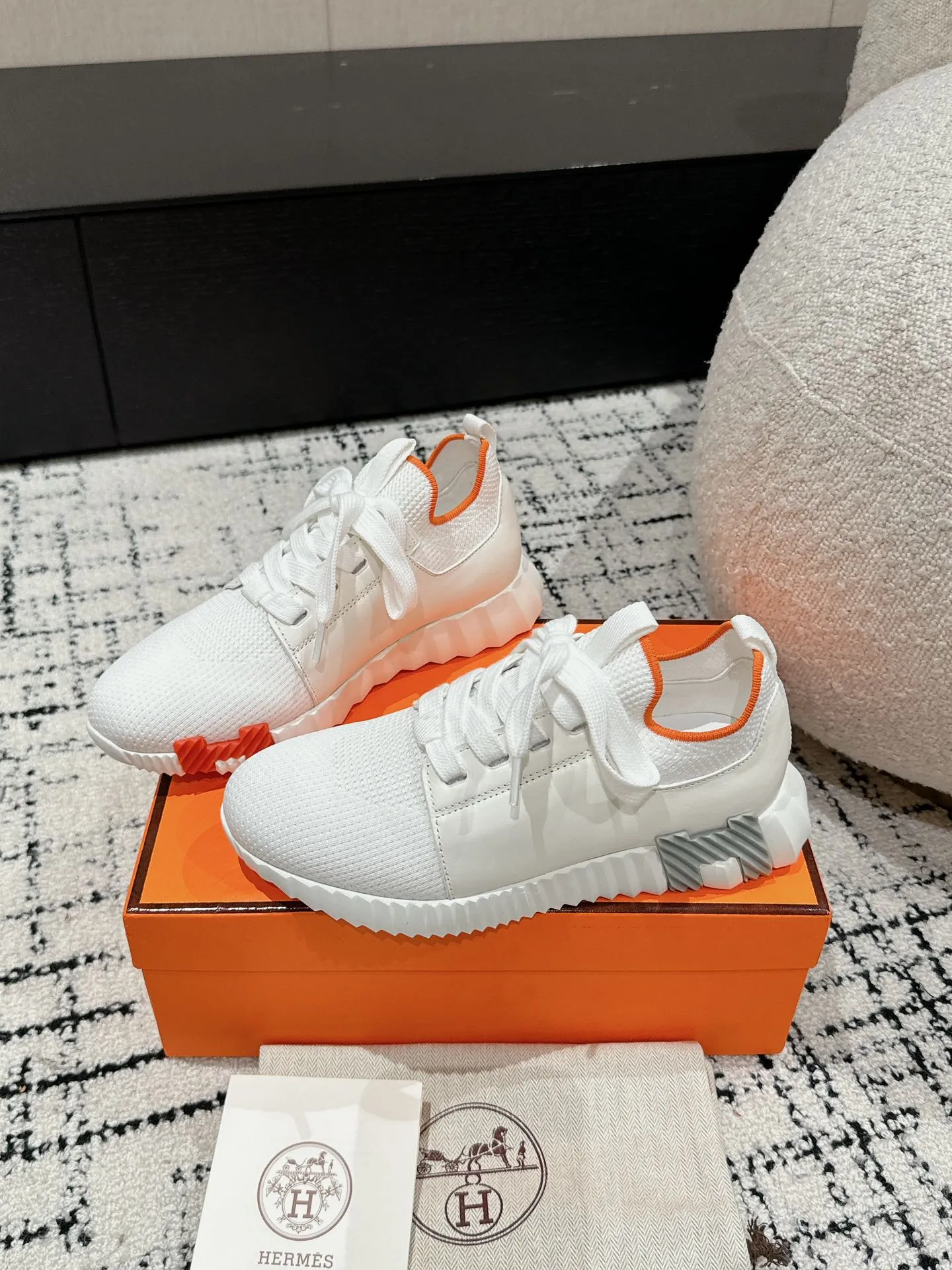 エルメス 白 厚底スニーカー カップルスタイル - 画像 (4)