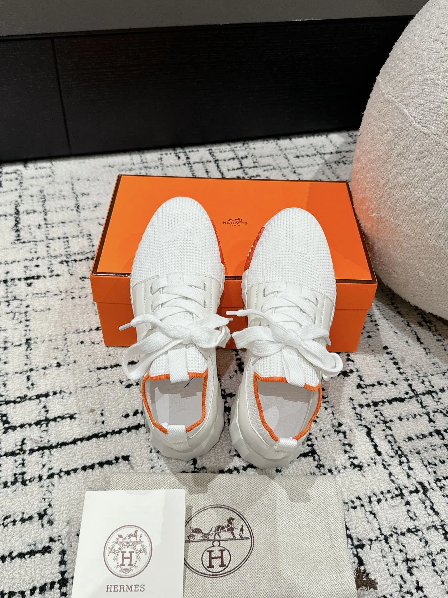 エルメス 白 厚底スニーカー カップルスタイル - 画像 (5)