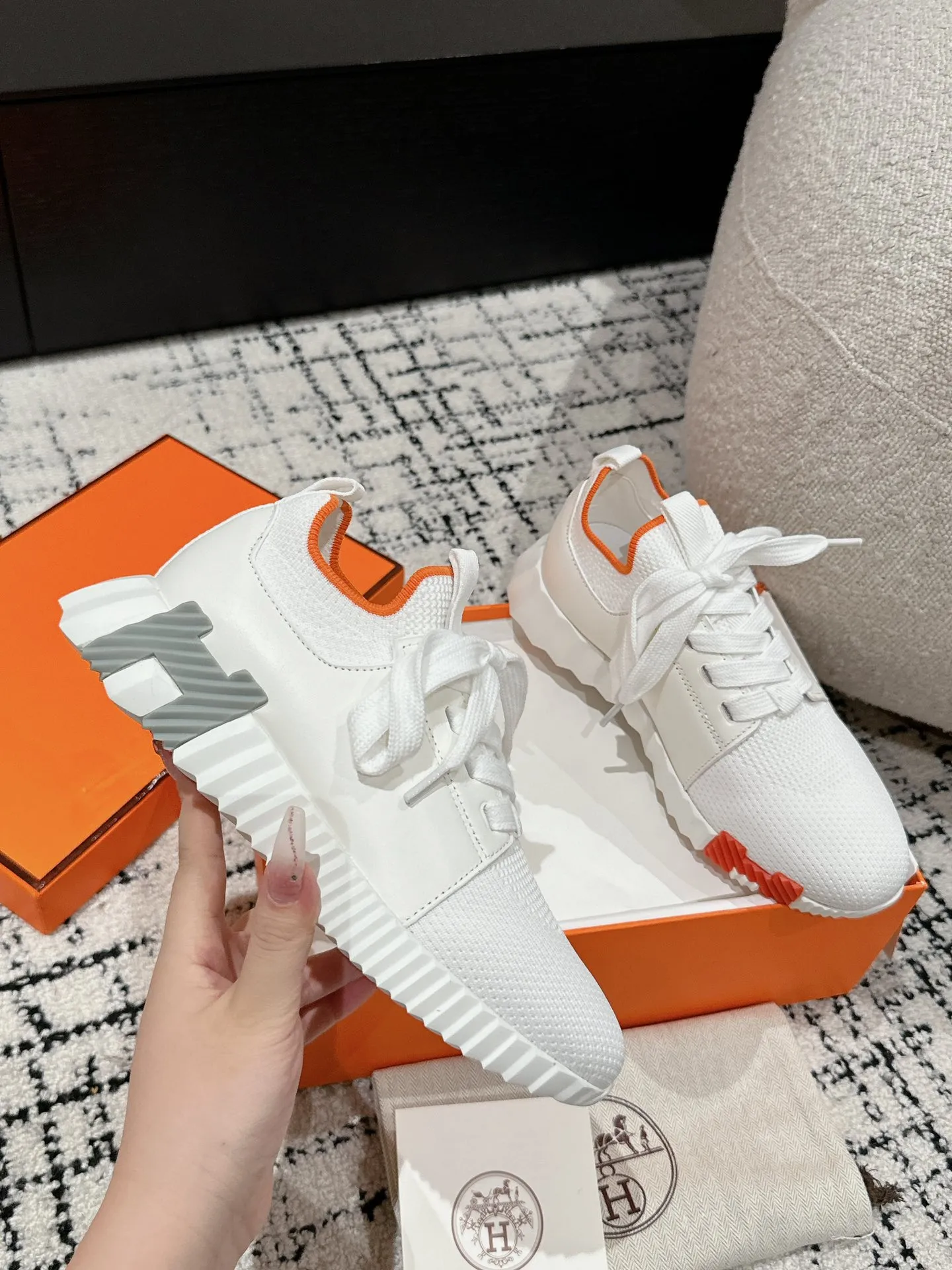 エルメス 白 厚底スニーカー カップルスタイル - 画像 (6)