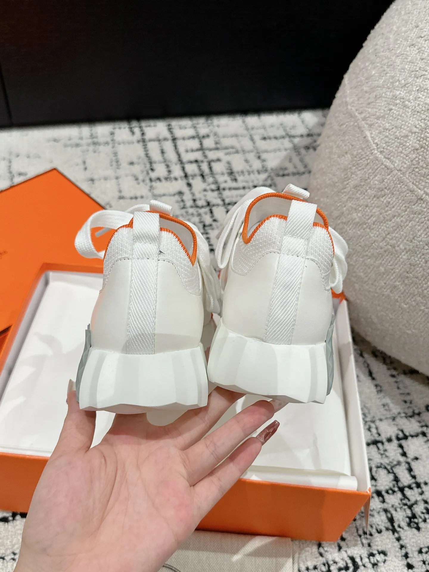 エルメス 白 厚底スニーカー カップルスタイル - 画像 (9)